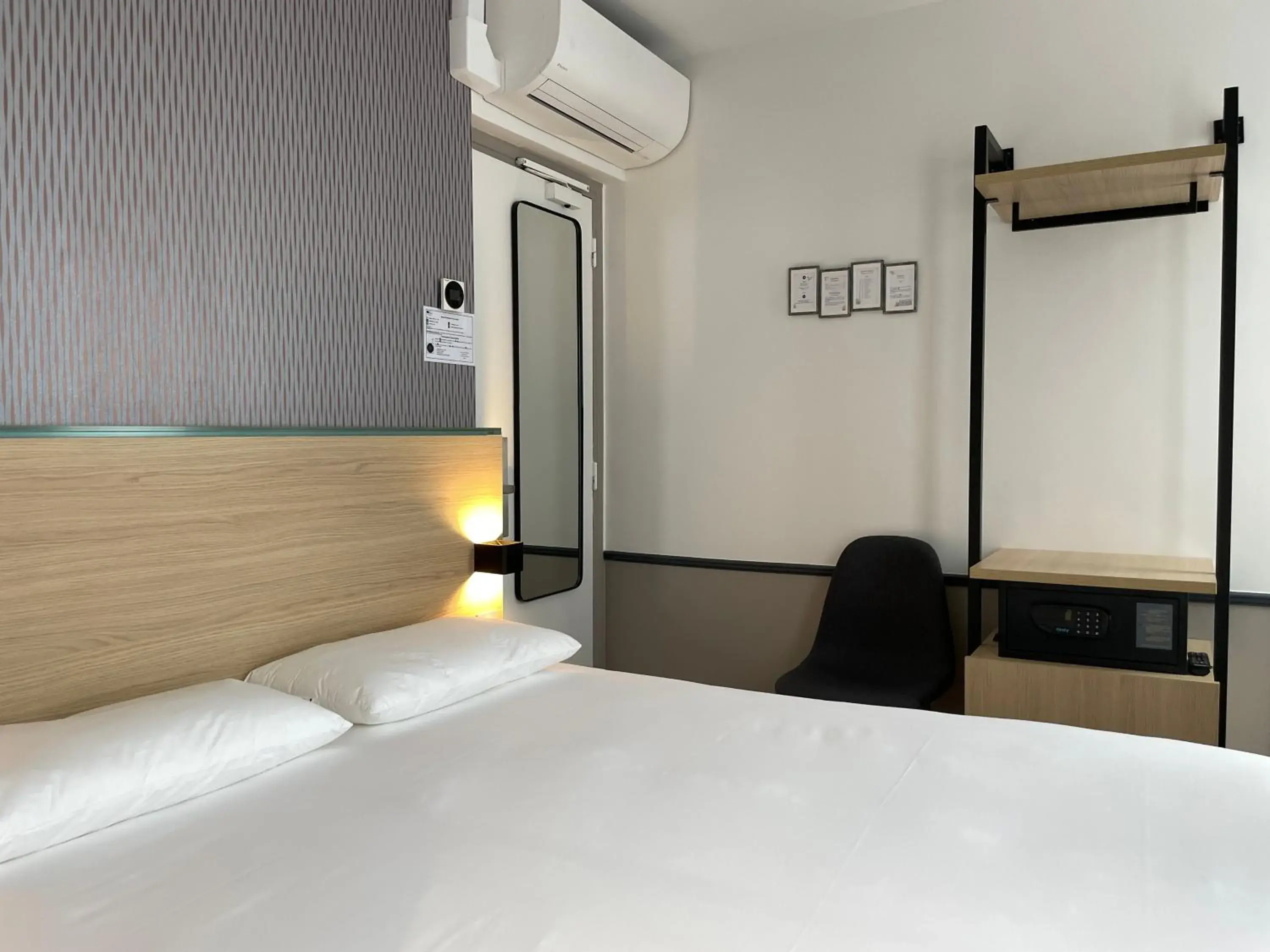 Deluxe Room in Hotel de Saint-Germain Deluxe Room in Hotel de Saint-Germain