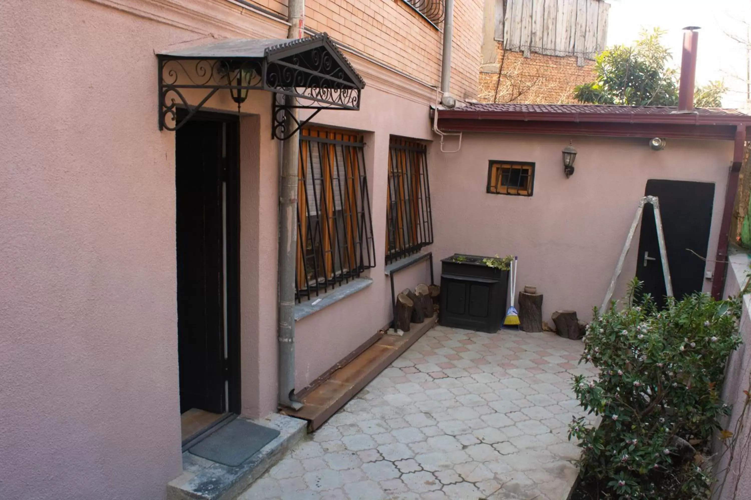 Apartment With Shared Bathroom in Sunflower Hotel Apartment With Shared Bathroom in Sunflower Hotel