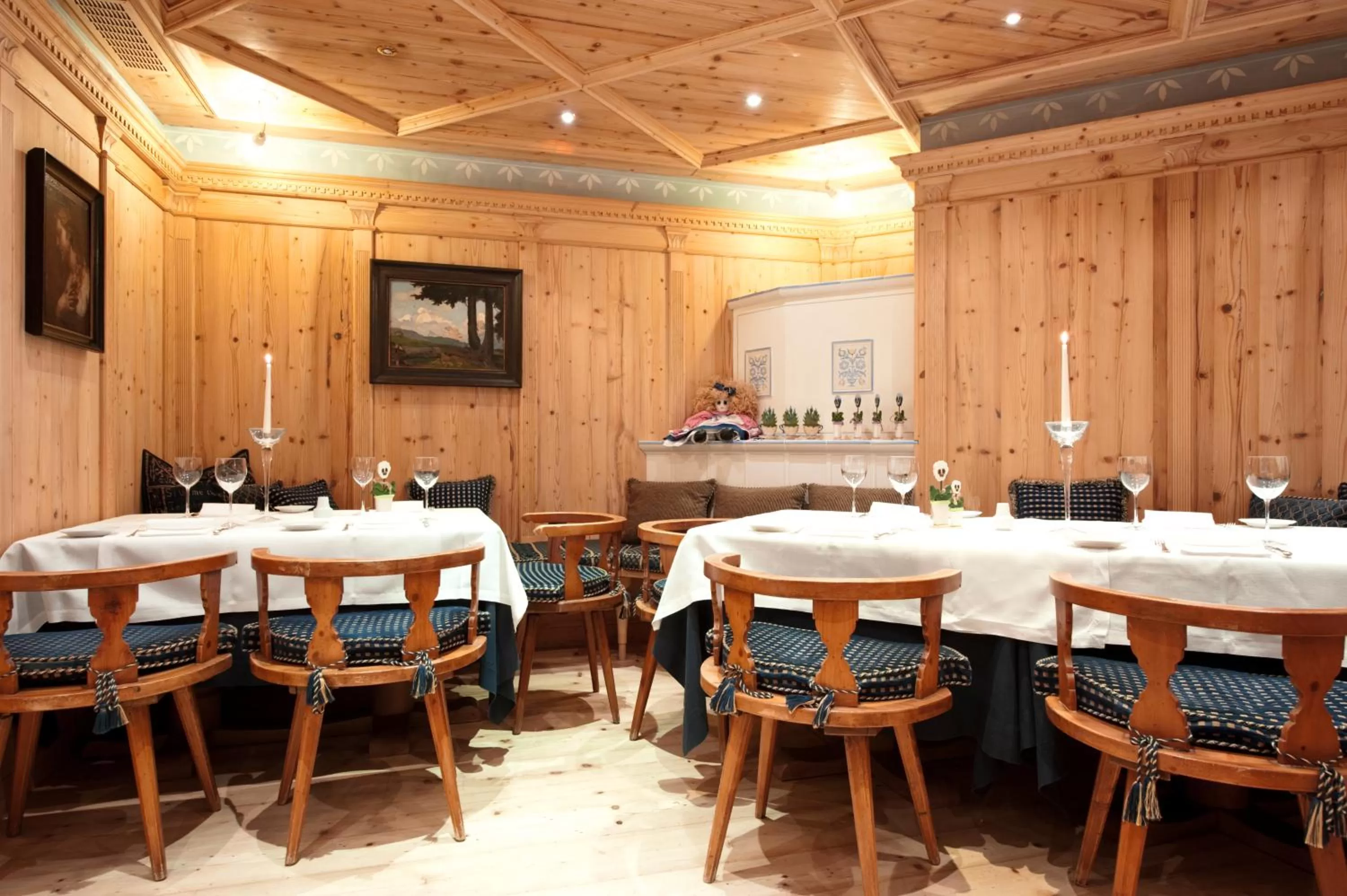 Restaurant/places to eat in Alpen Suite Hotel