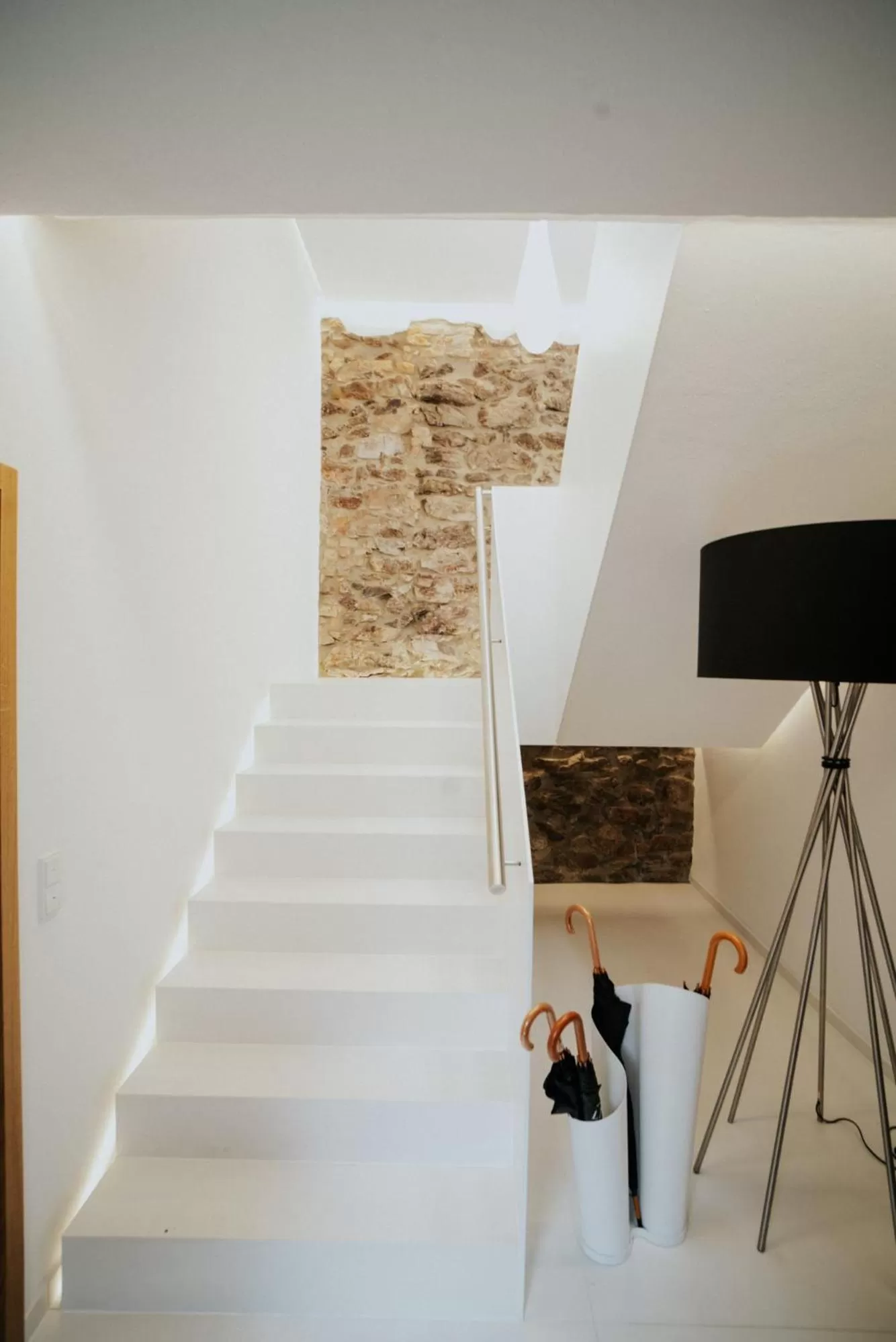 Facade/entrance, TV/Entertainment Center in Passau - Suites