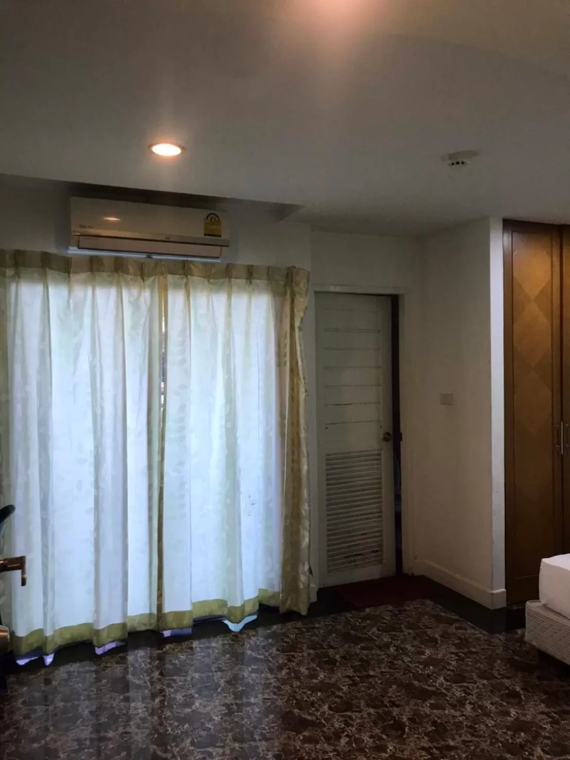 Rod Fai Fah Apartment