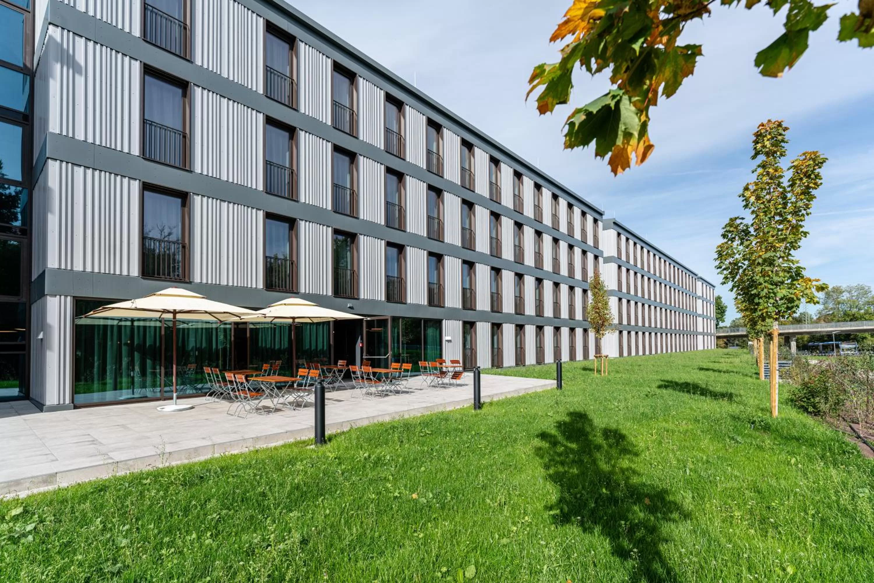 Property building in FreshSuites & Bar