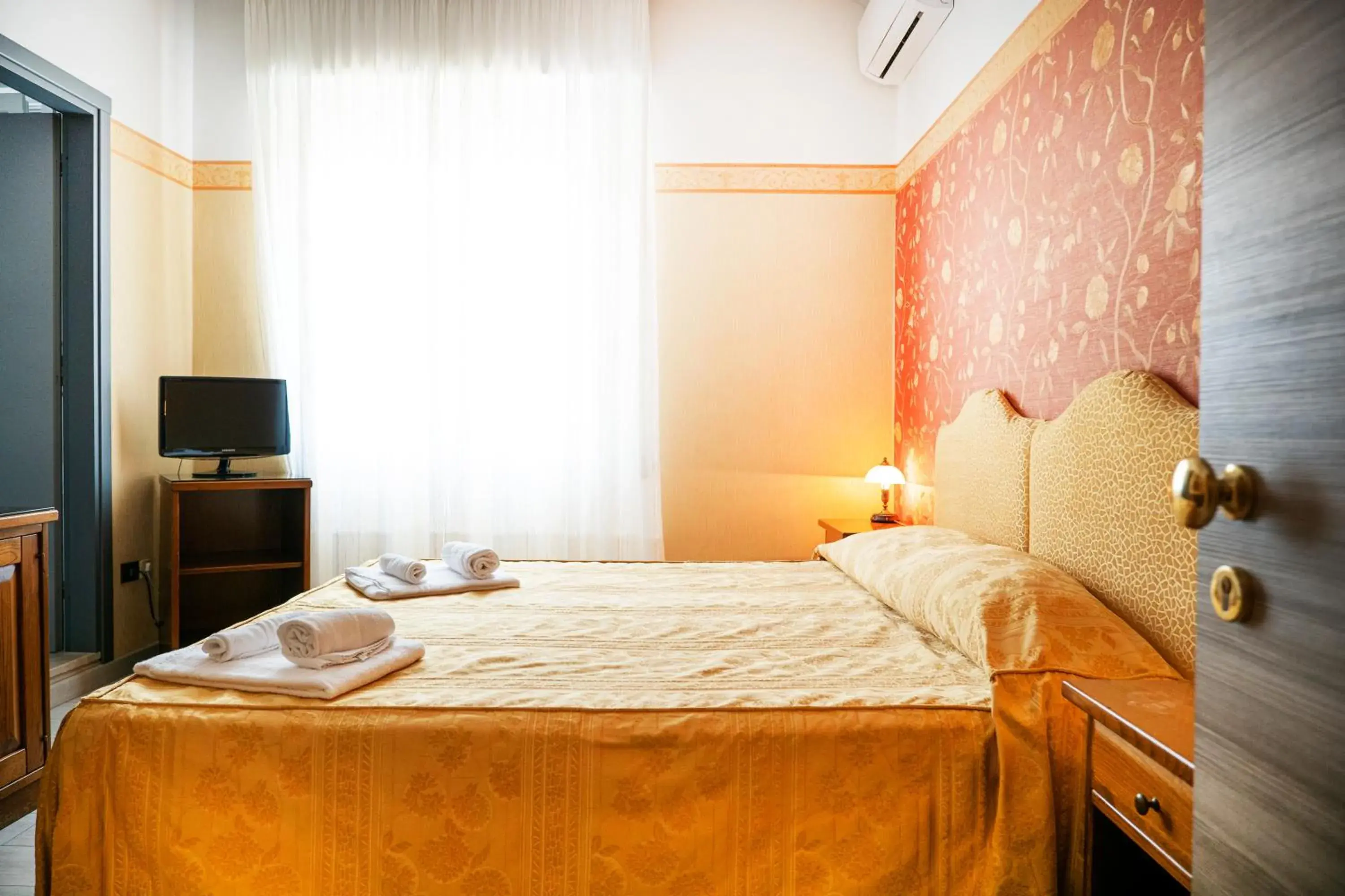 Standard Double or Twin Room in Hotel Riviera Standard Double or Twin Room in Hotel Riviera