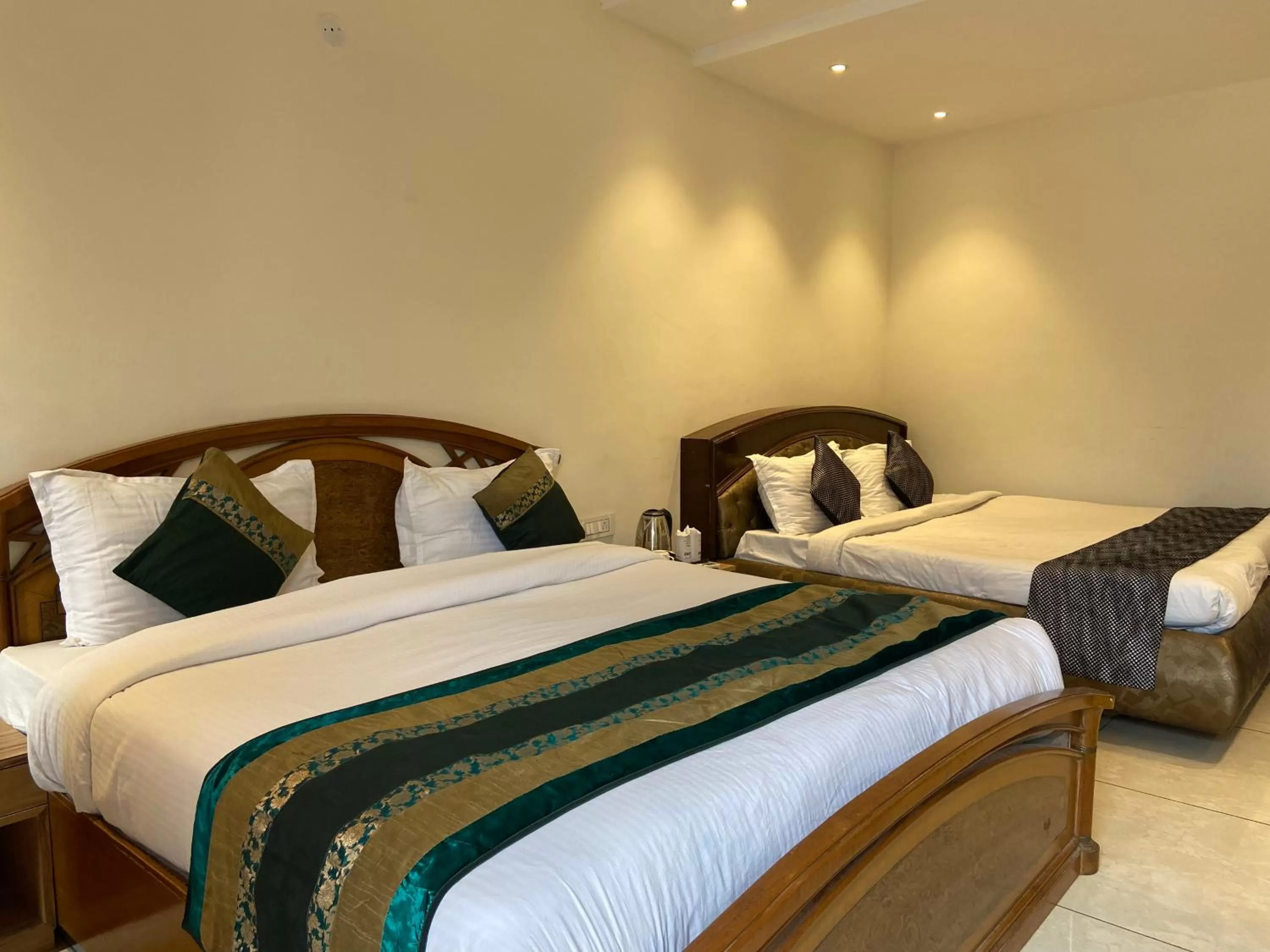 Bedroom, Bed in Hotel Exotic - 5 min walk from Golden Temple