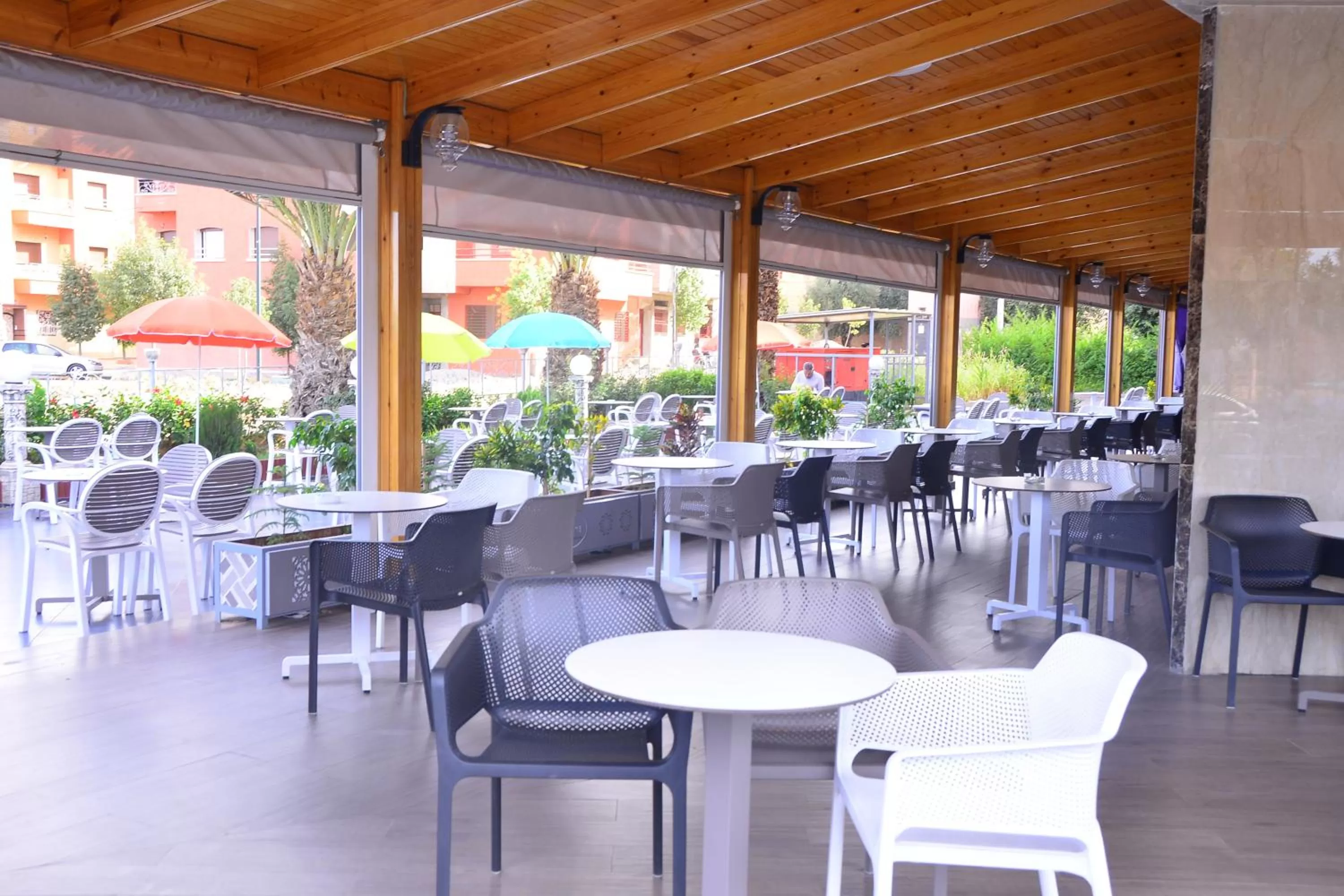 Restaurant/Places to Eat in Hôtel Hadaik Ain Asserdoune