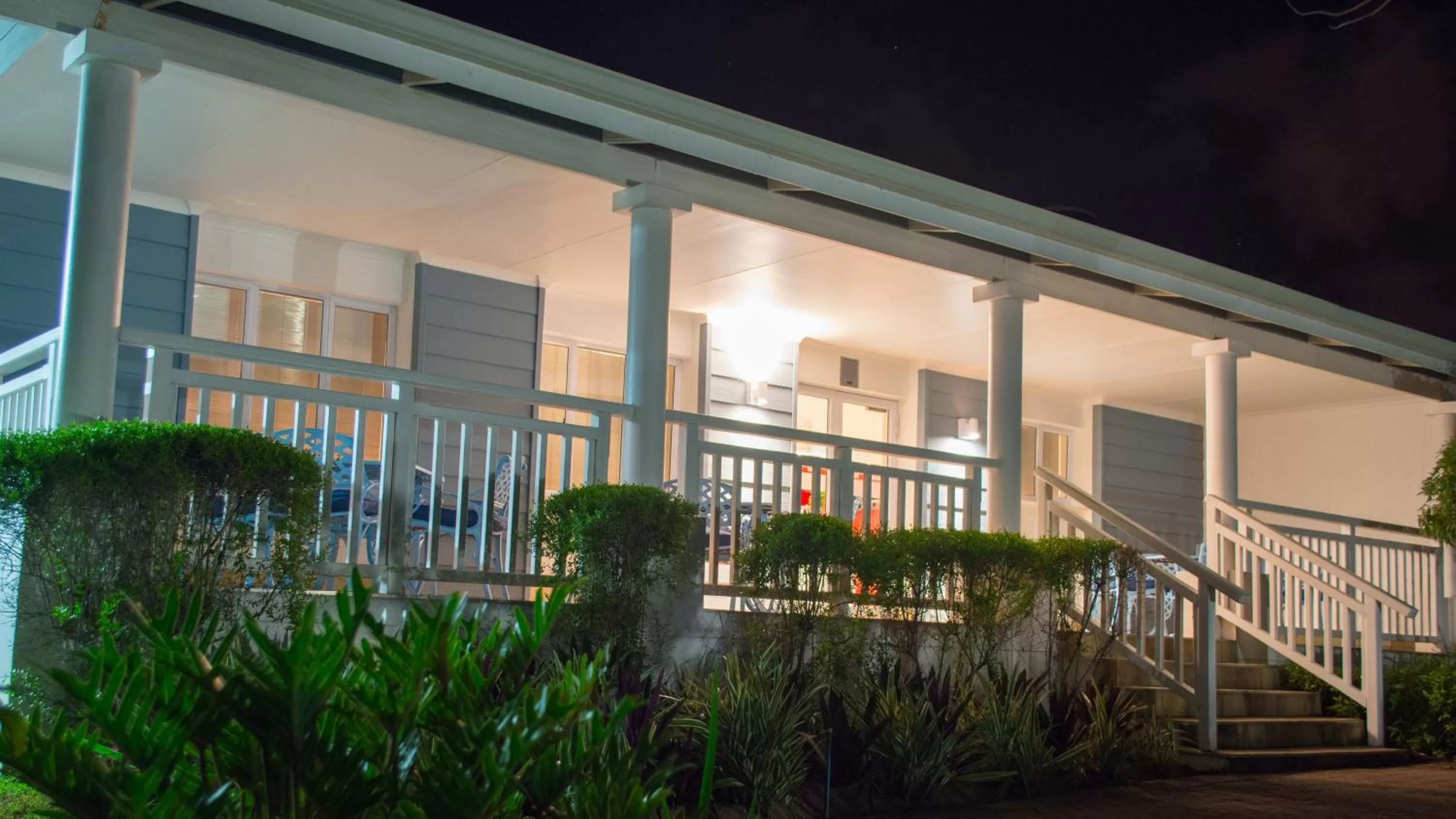 Property building in Premier Splendid Inn Bayshore