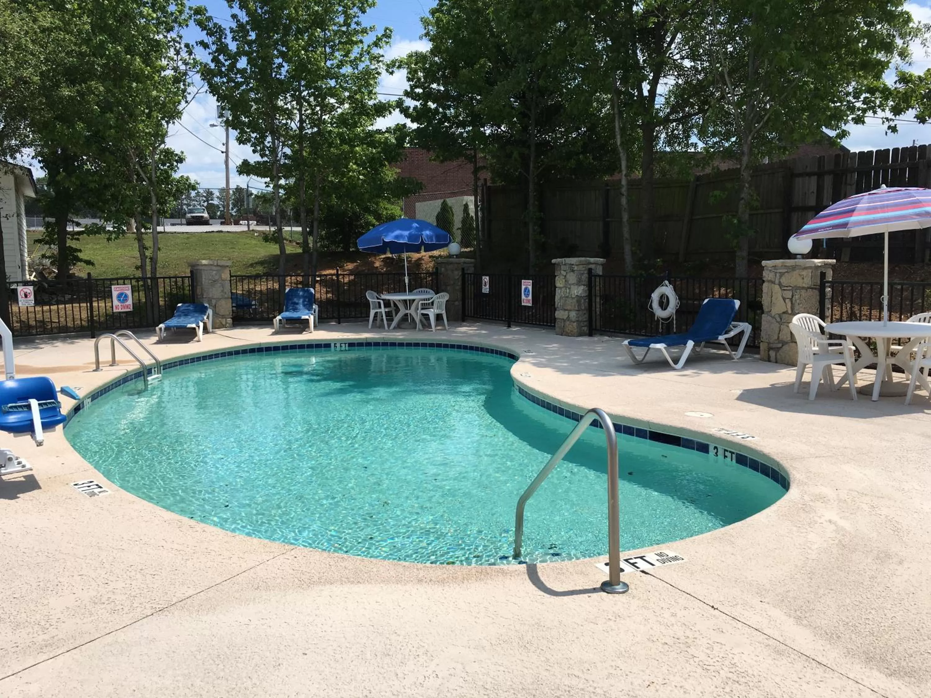 Swimming pool in America's Best Value Inn Conyers
