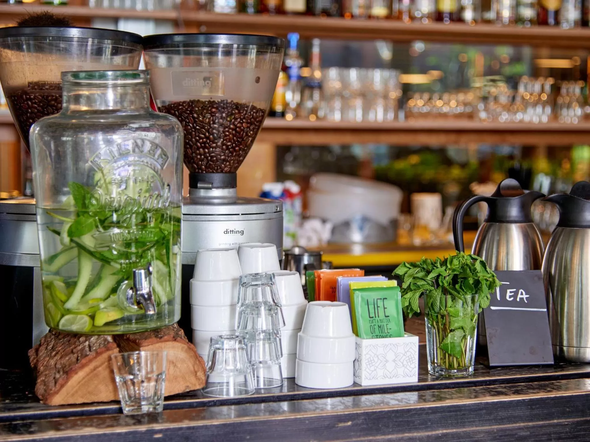 Restaurant/places to eat in Q-Factory Hotel