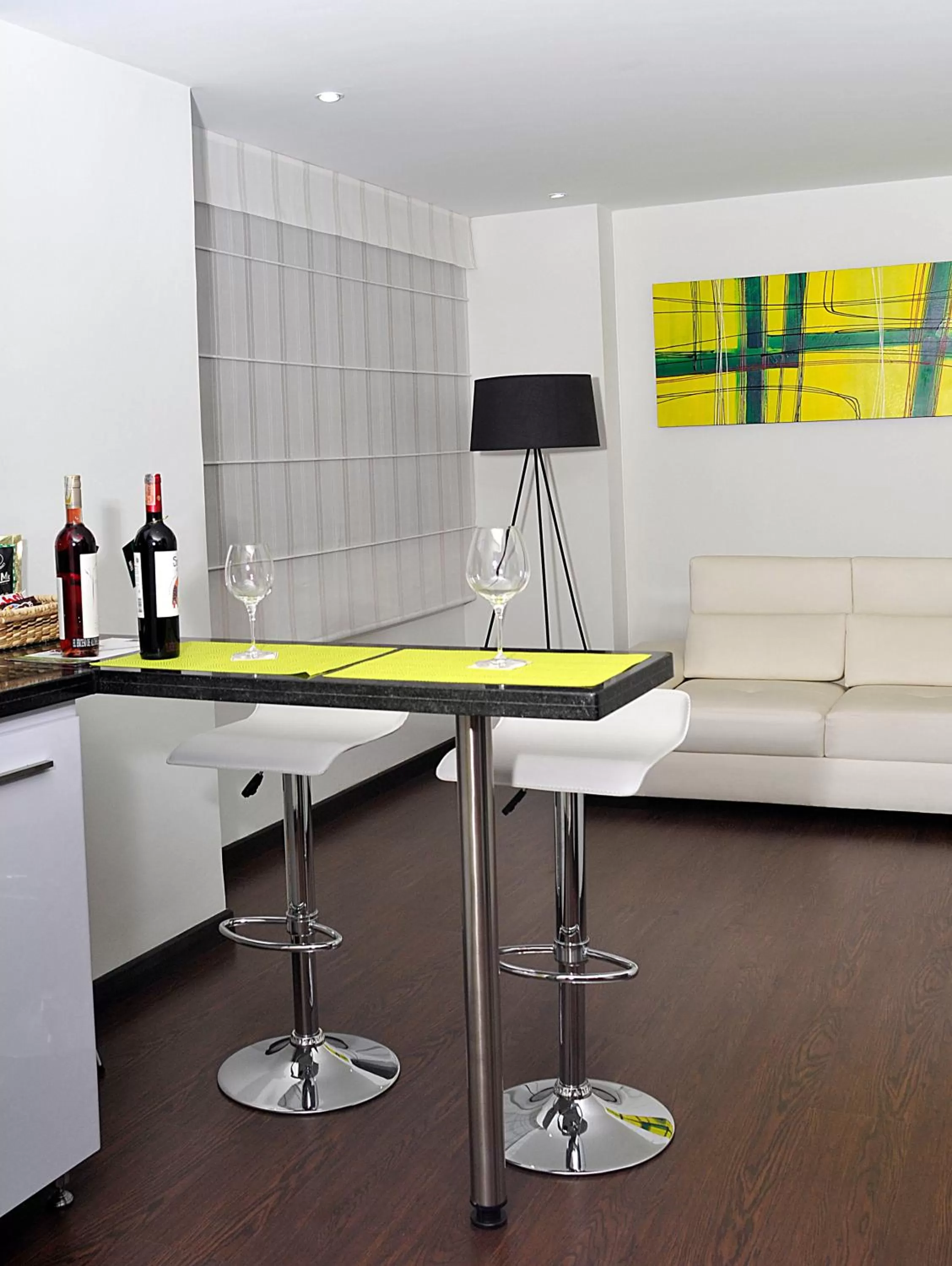 Living room, Bathroom in Suites 109 GH Usaquén