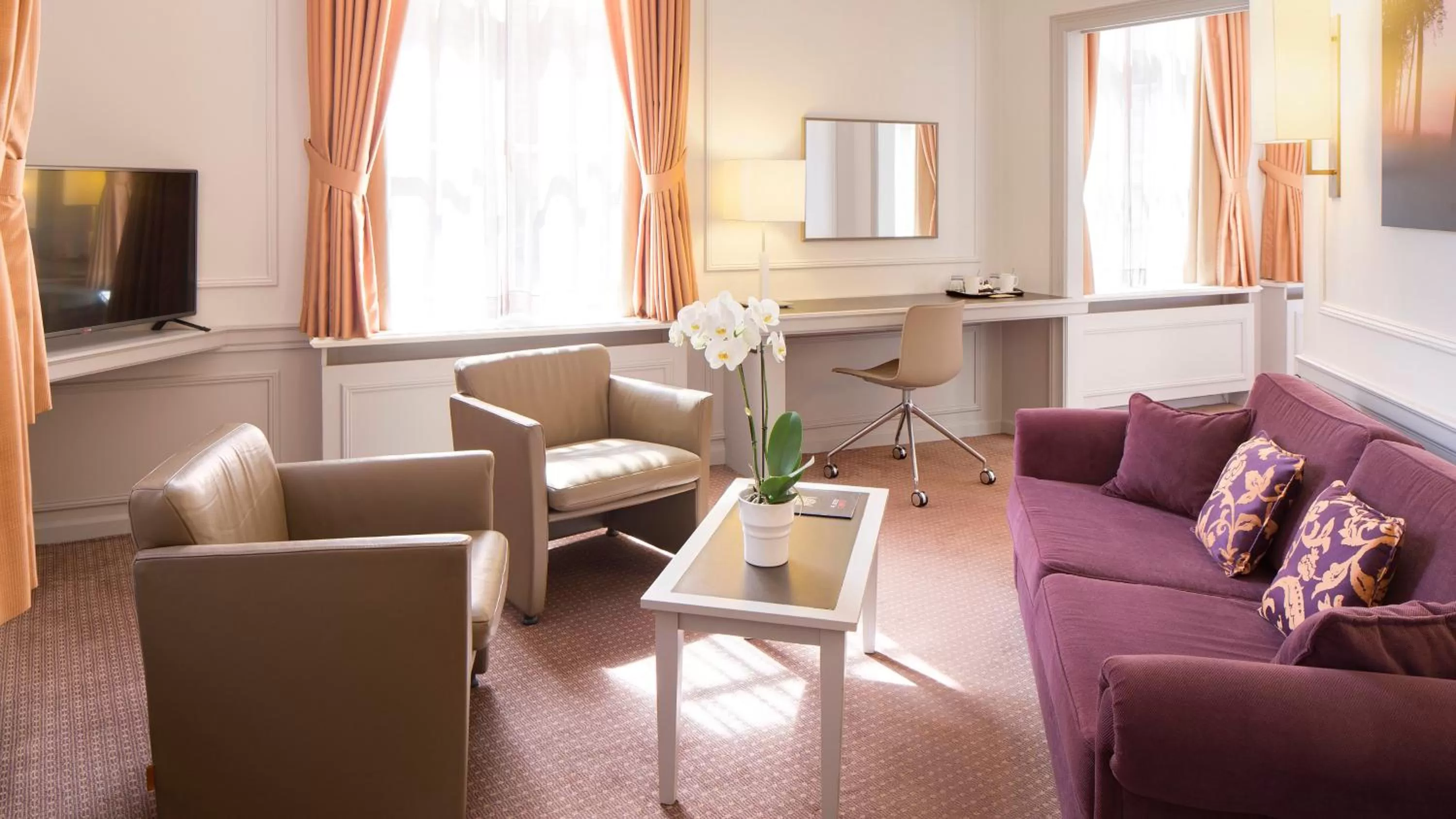 Photo of the whole room in Crowne Plaza Hotel Brugge by IHG
