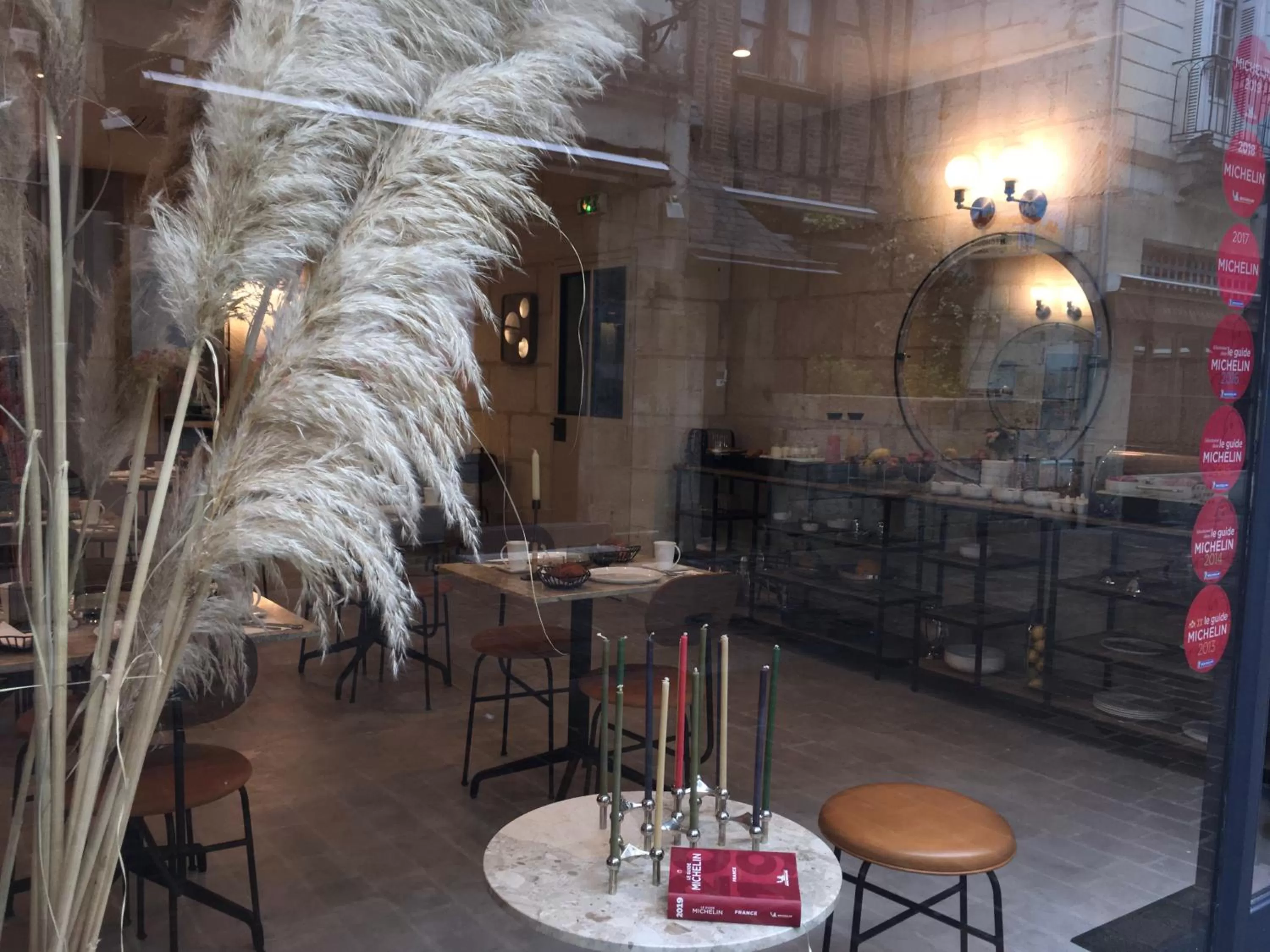 Restaurant/places to eat in Hôtel L'Adresse