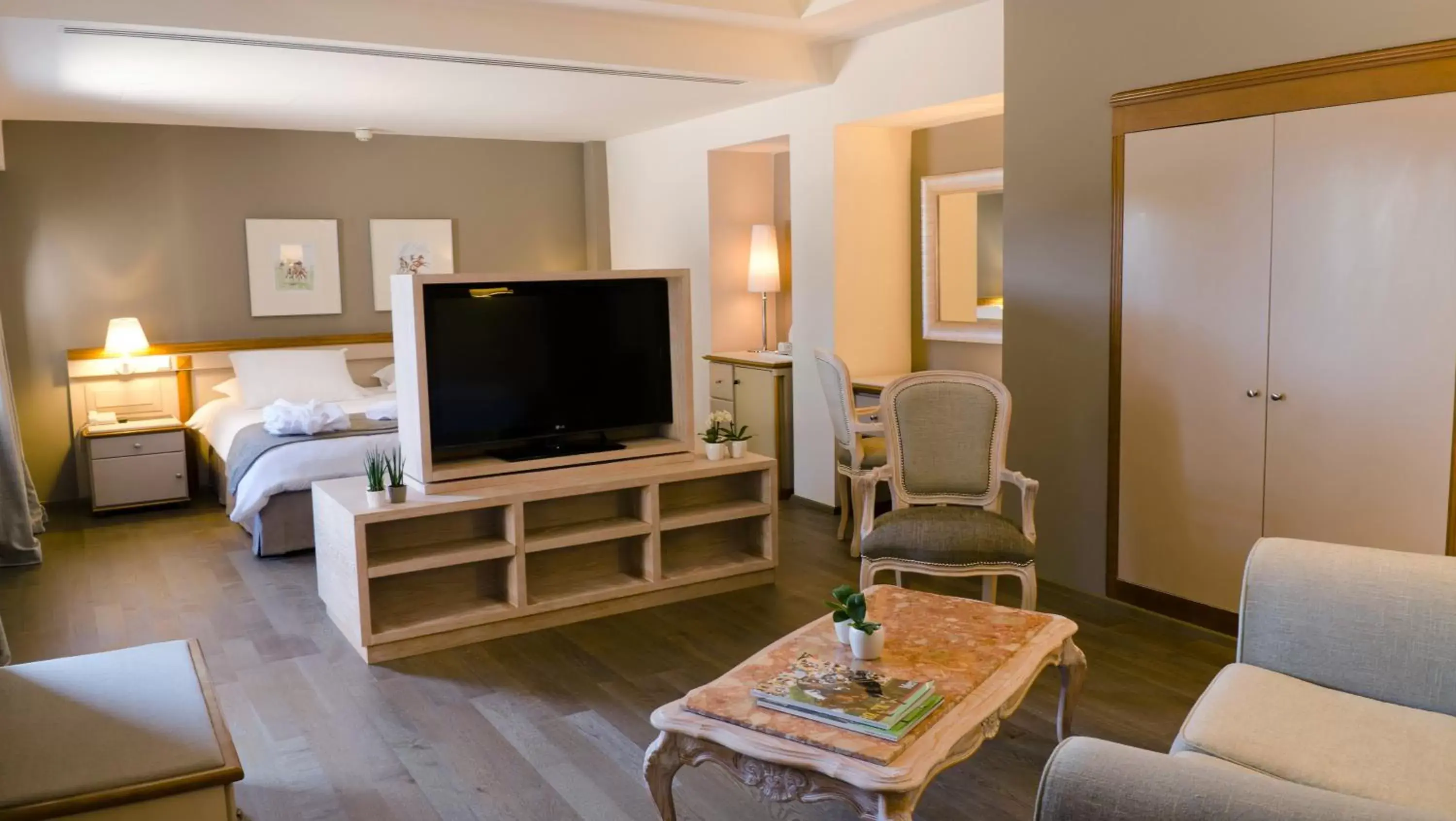 Junior Suite in Alasia Boutique Hotel Junior Suite in Alasia Boutique Hotel