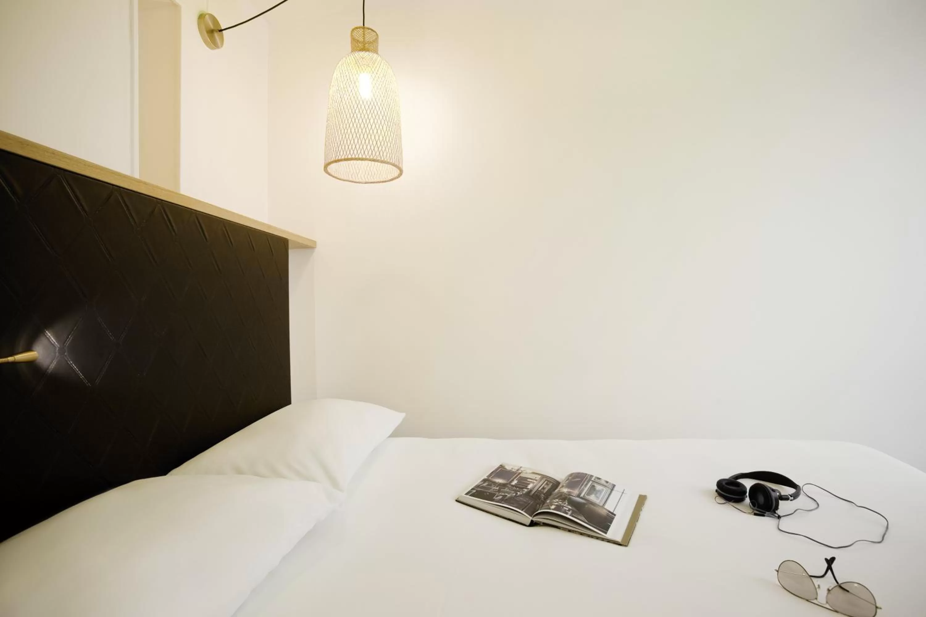 Bed in ibis Styles Paris Buttes Chaumont