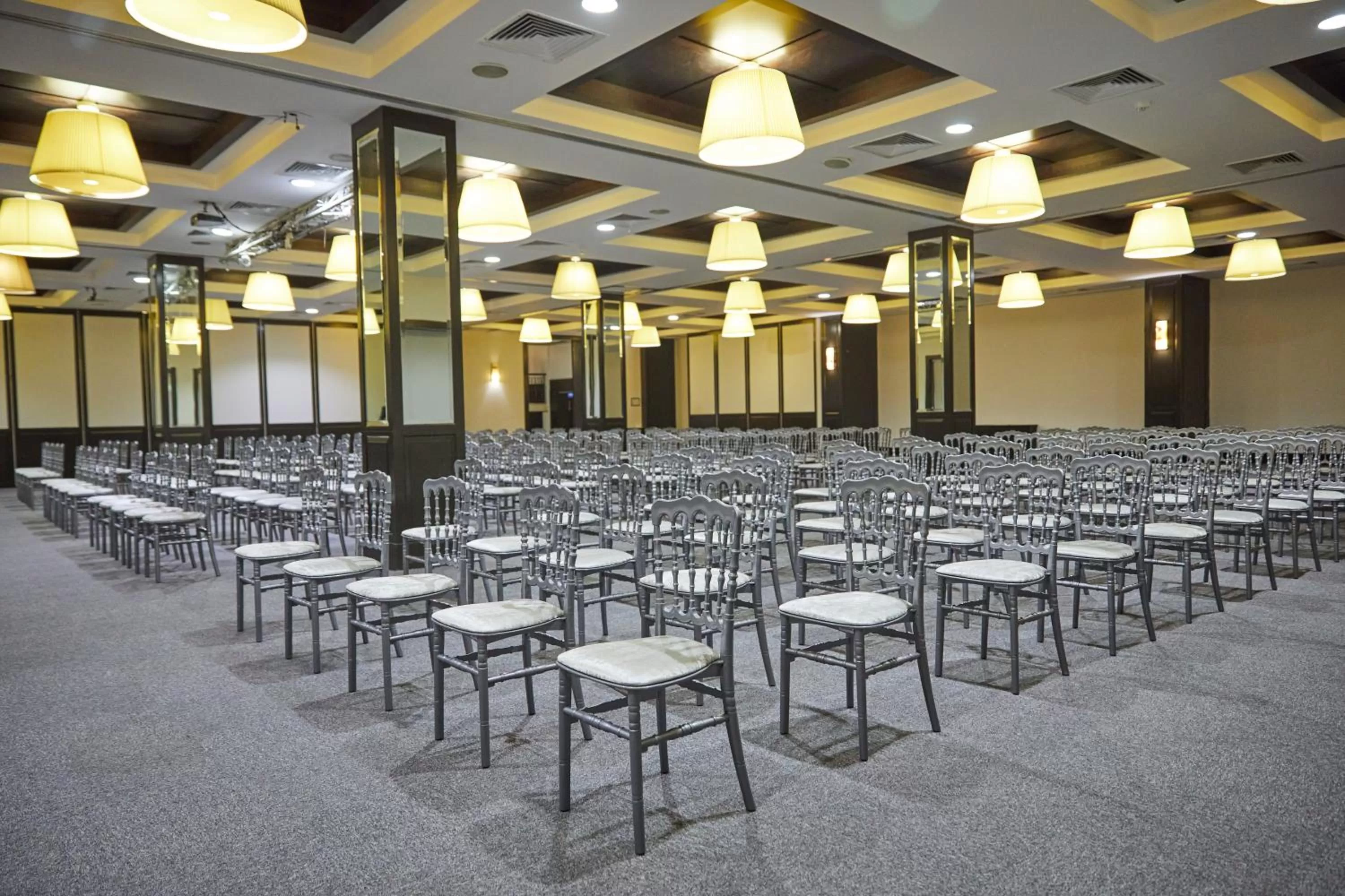 Meeting/conference room in Dedeman Palandoken Ski Lodge Hotel