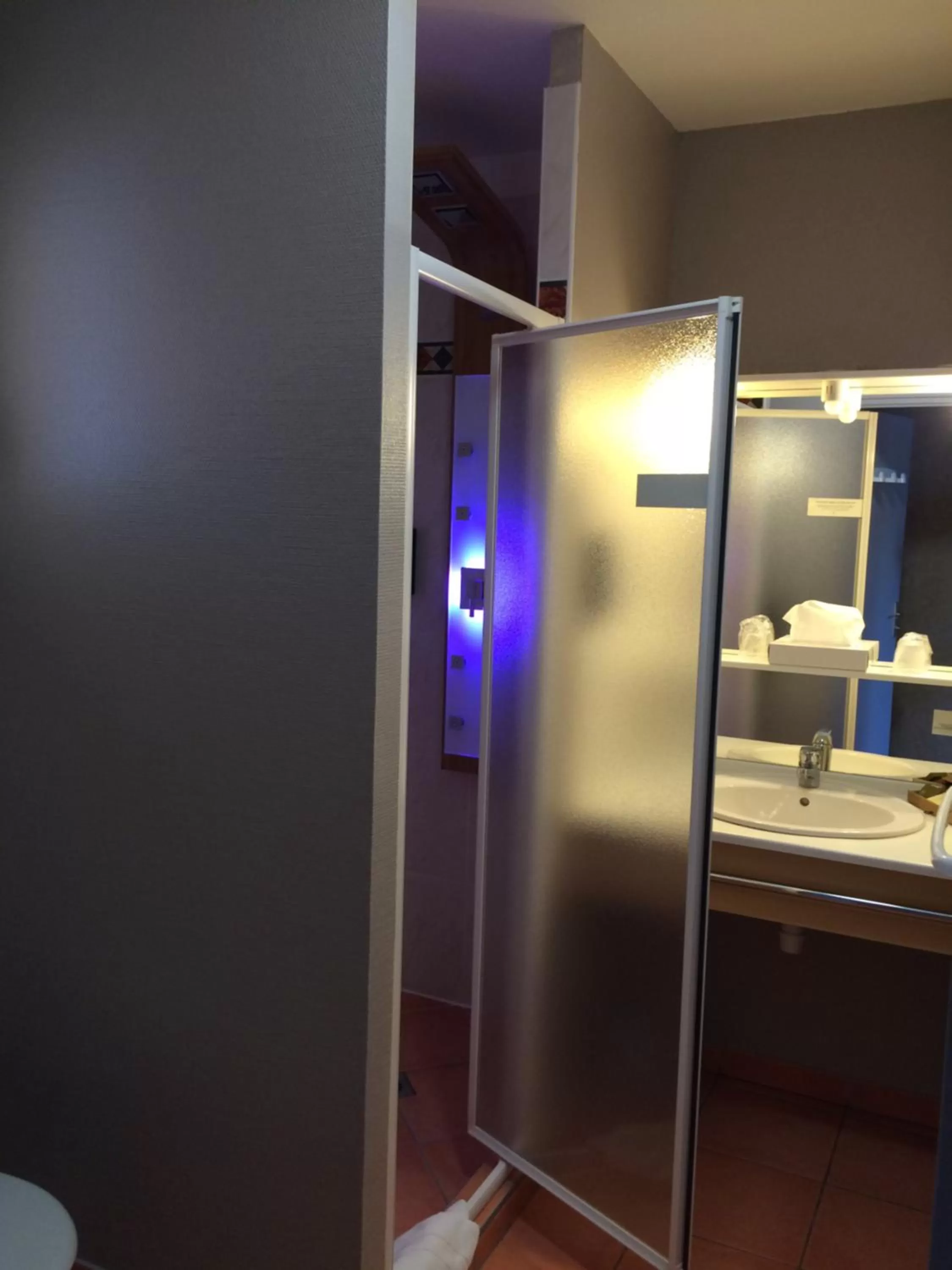 Shower in La Closerie, Nantes Nord