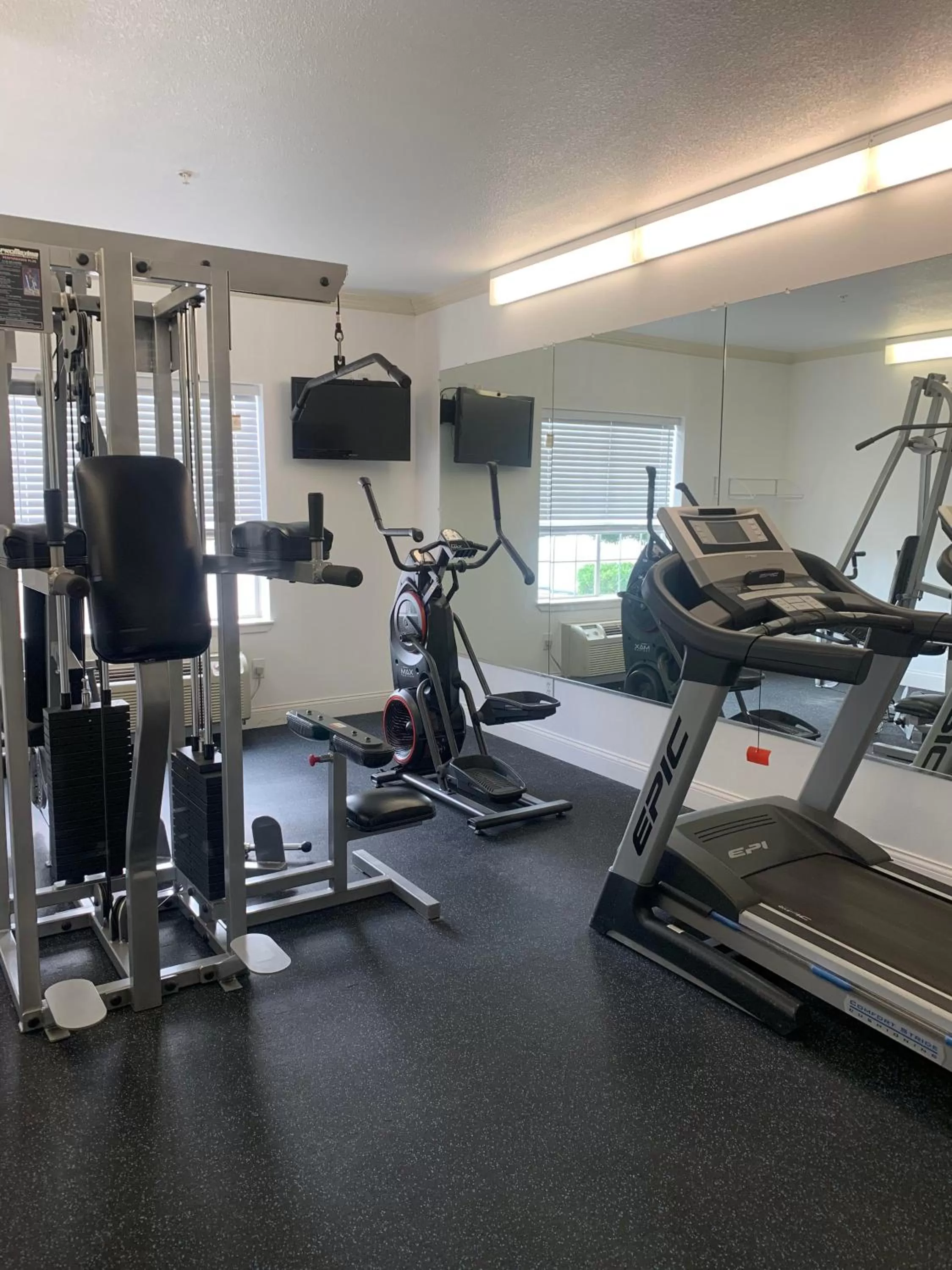 Fitness centre/facilities in Super 8 by Wyndham Hillsboro TX