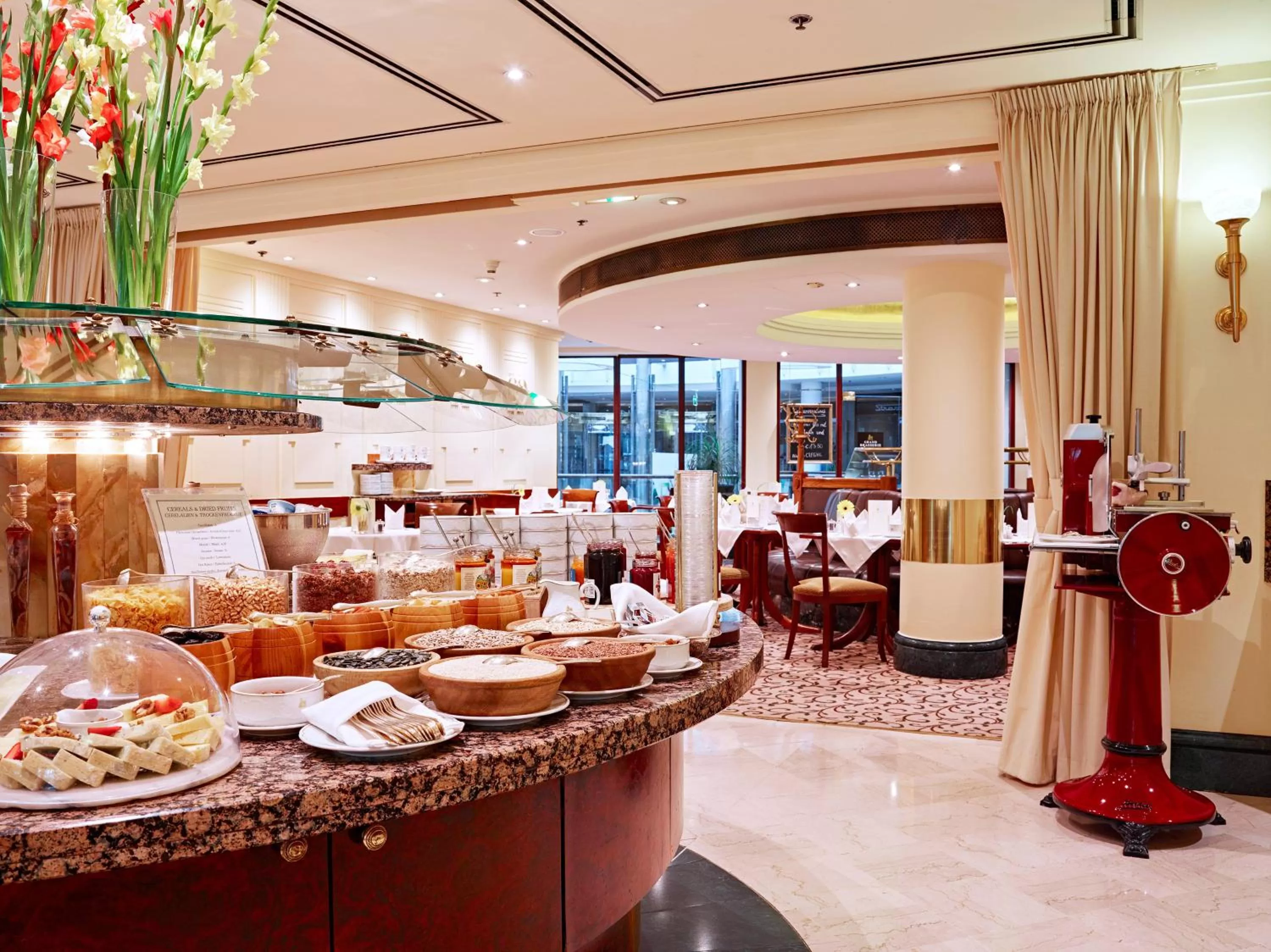 Breakfast in Grand Hotel Wien