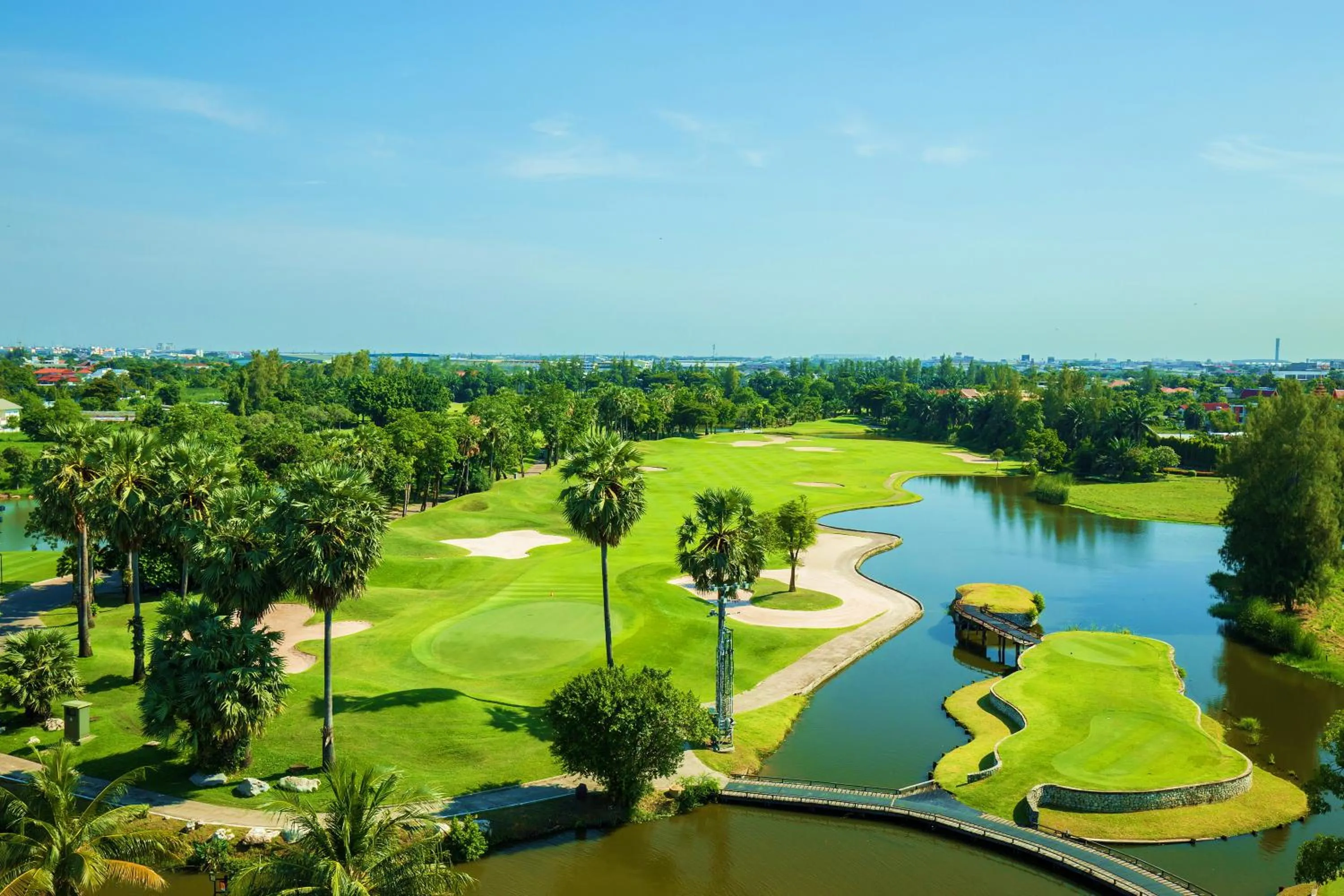 Golfcourse in Summit Windmill Golf Suite Hotel at Suvarnabhumi