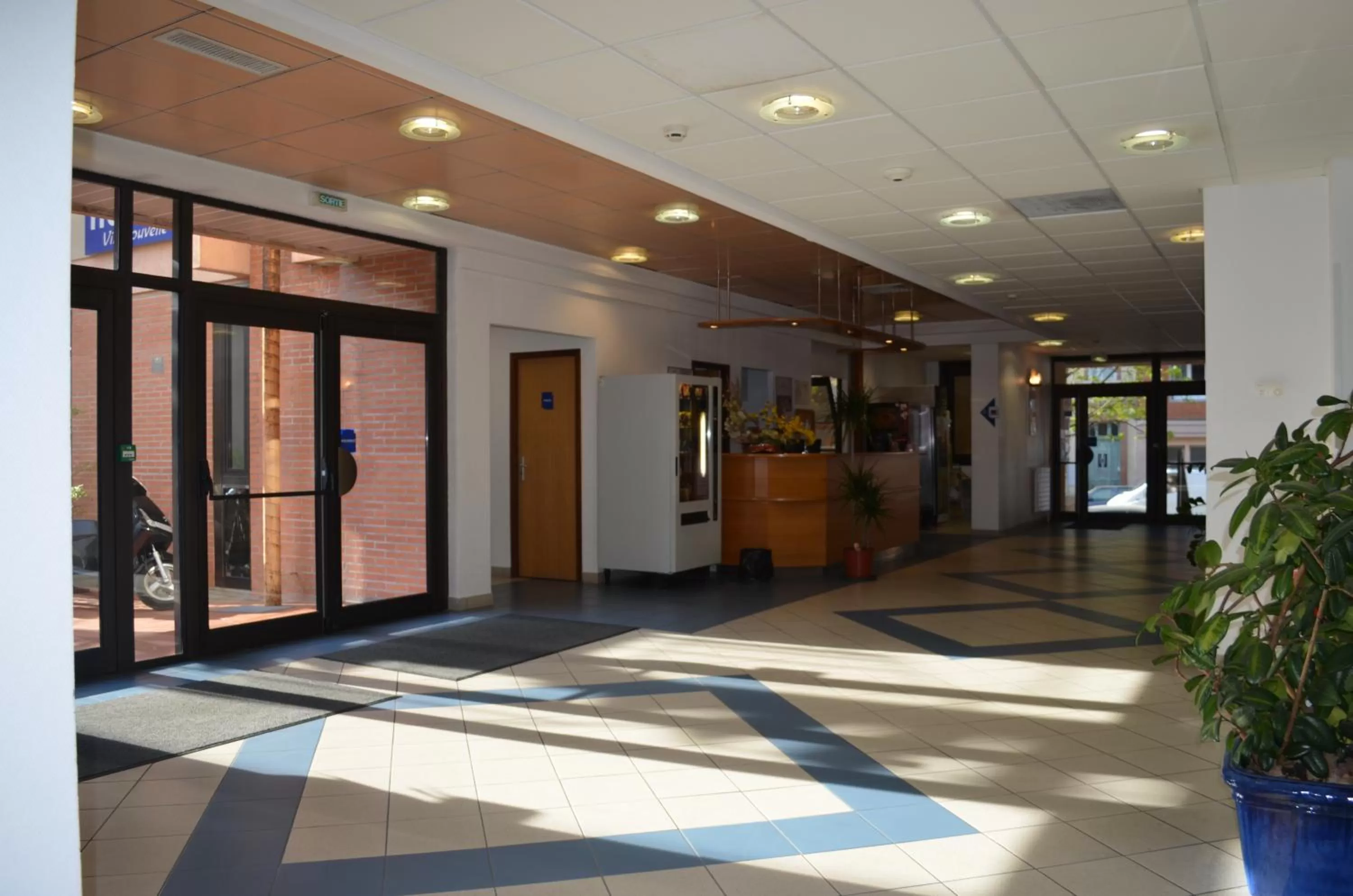 Lobby or reception in Kyriad Direct Montauban Centre