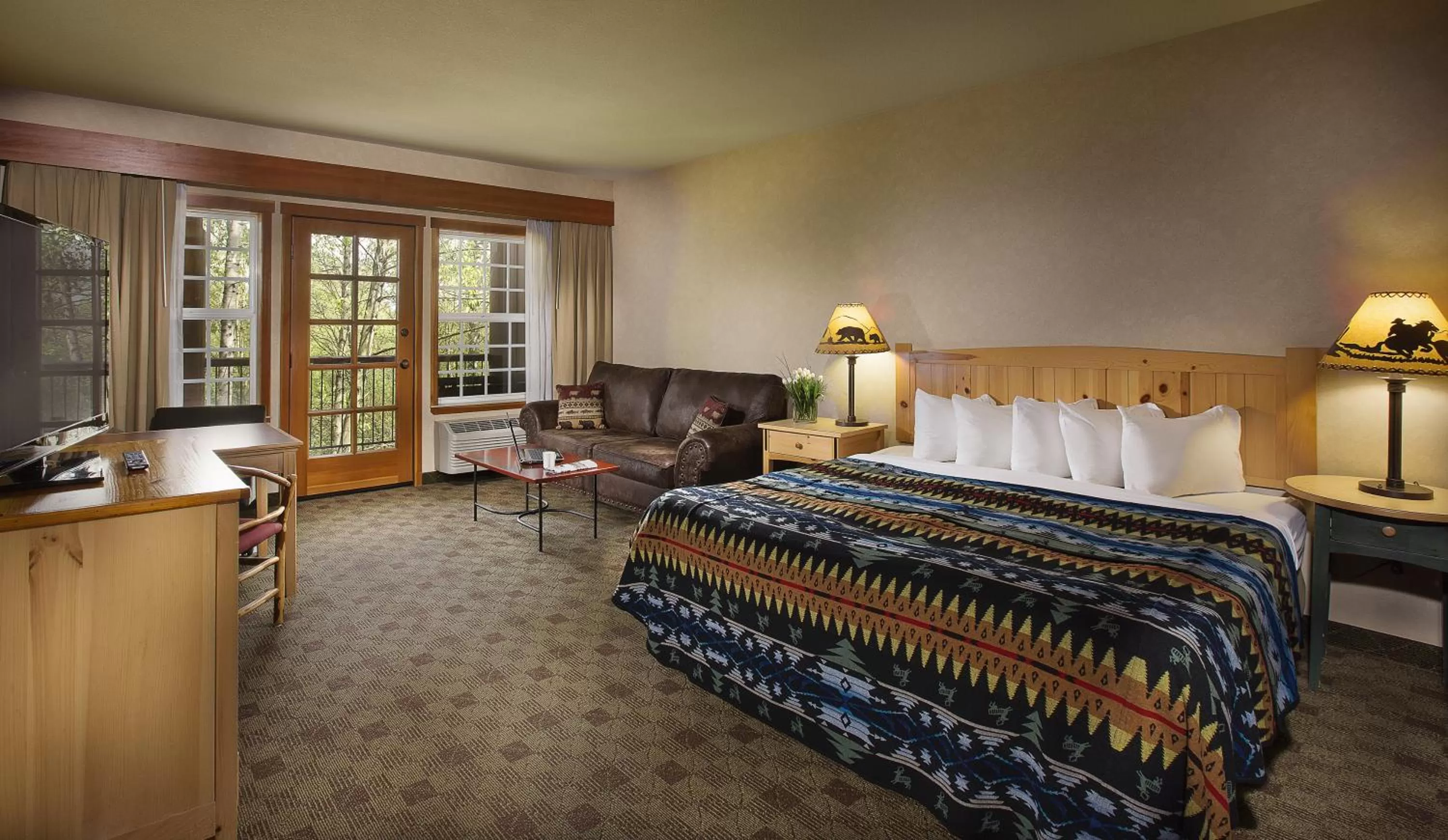 Bedroom, Bed in Heathman Lodge