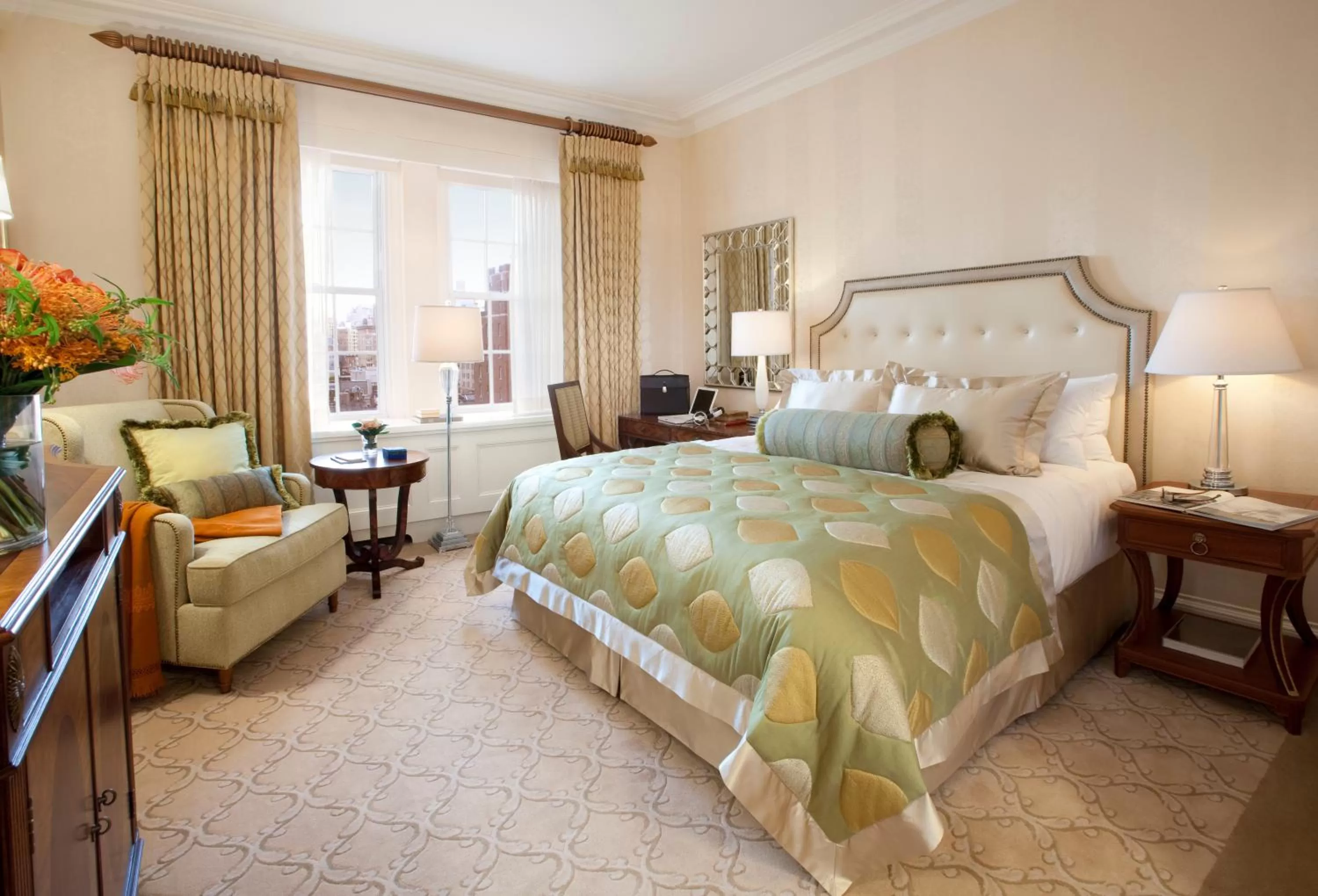 Bedroom, Bed in The Pierre, A Taj Hotel, New York