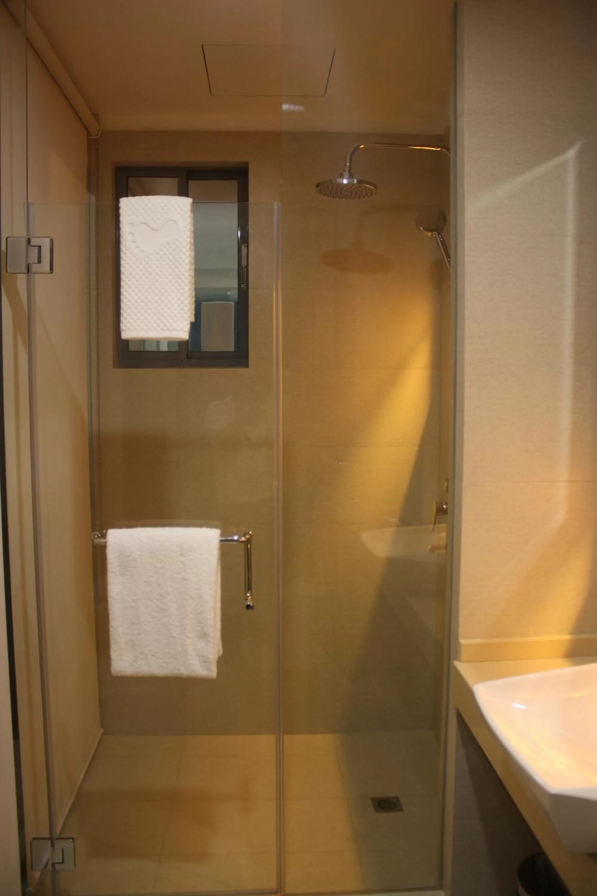 Bathroom in Kew Hotel Tagbilaran