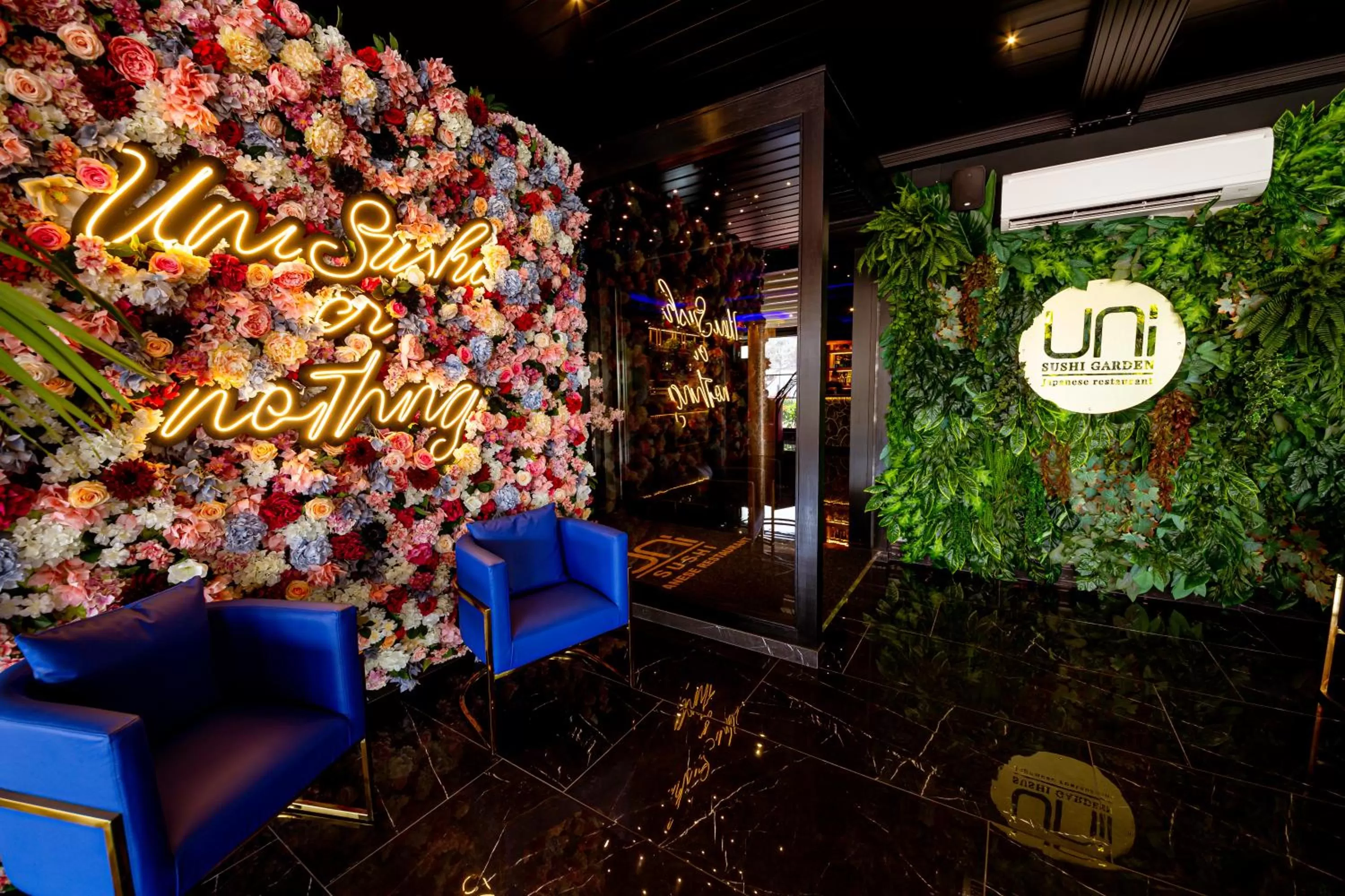 Evening entertainment in Abalon Pompei Resort