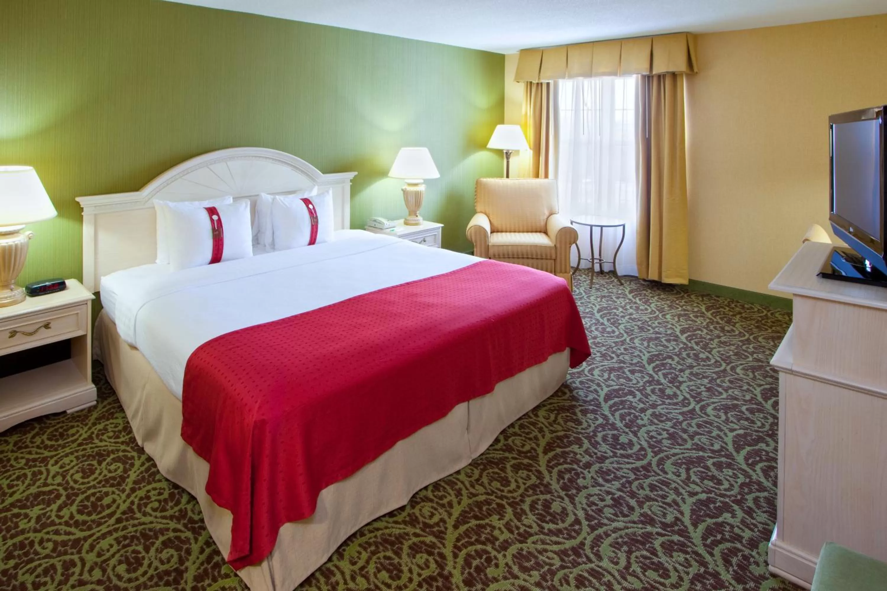 Bed in Holiday Inn Chantilly-Dulles Expo Airport by IHG