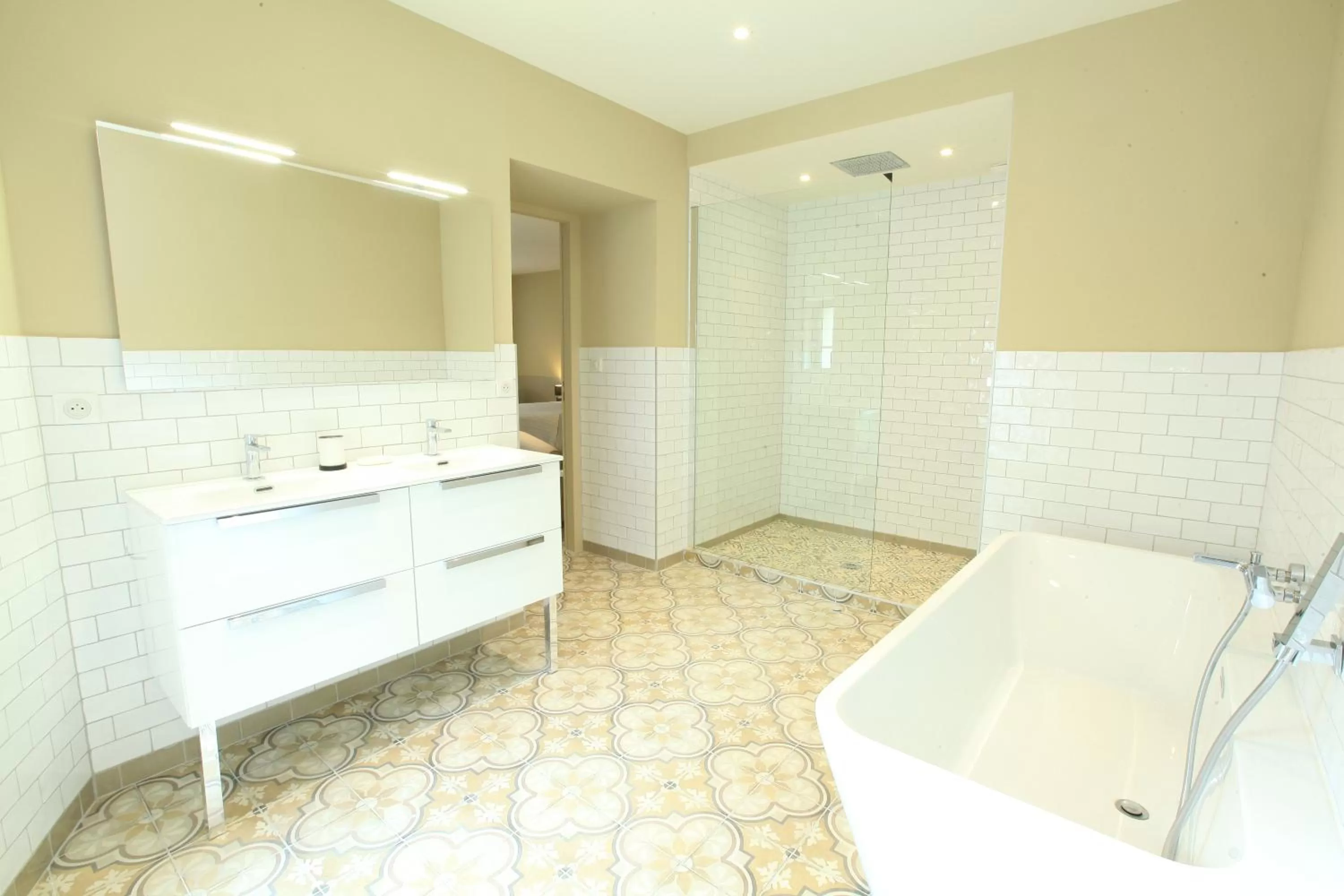 Shower in Chambres D' hôtes Les Ormes