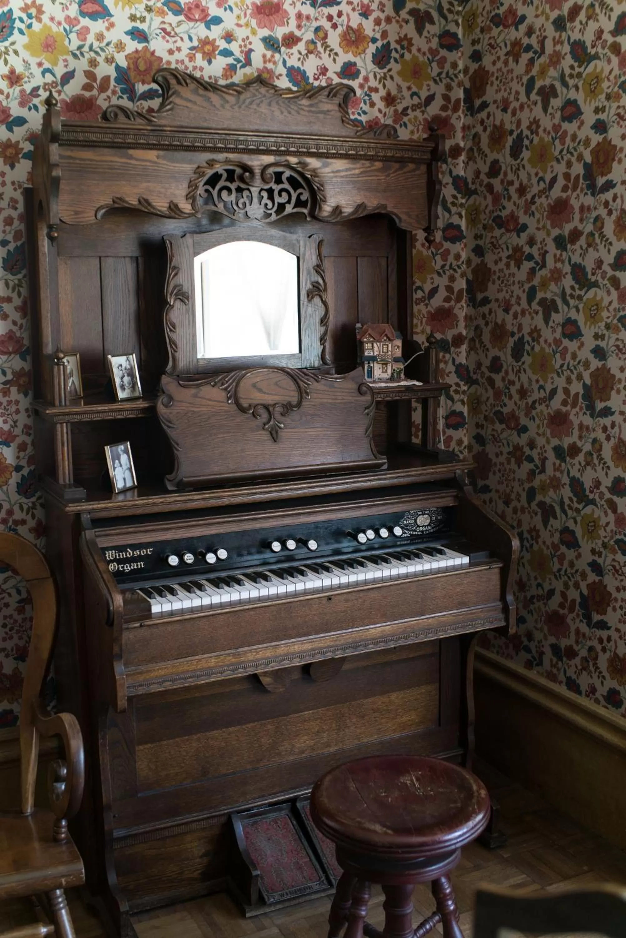 Communal lounge/ TV room in The Mulberry Inn -An Historic Bed and Breakfast