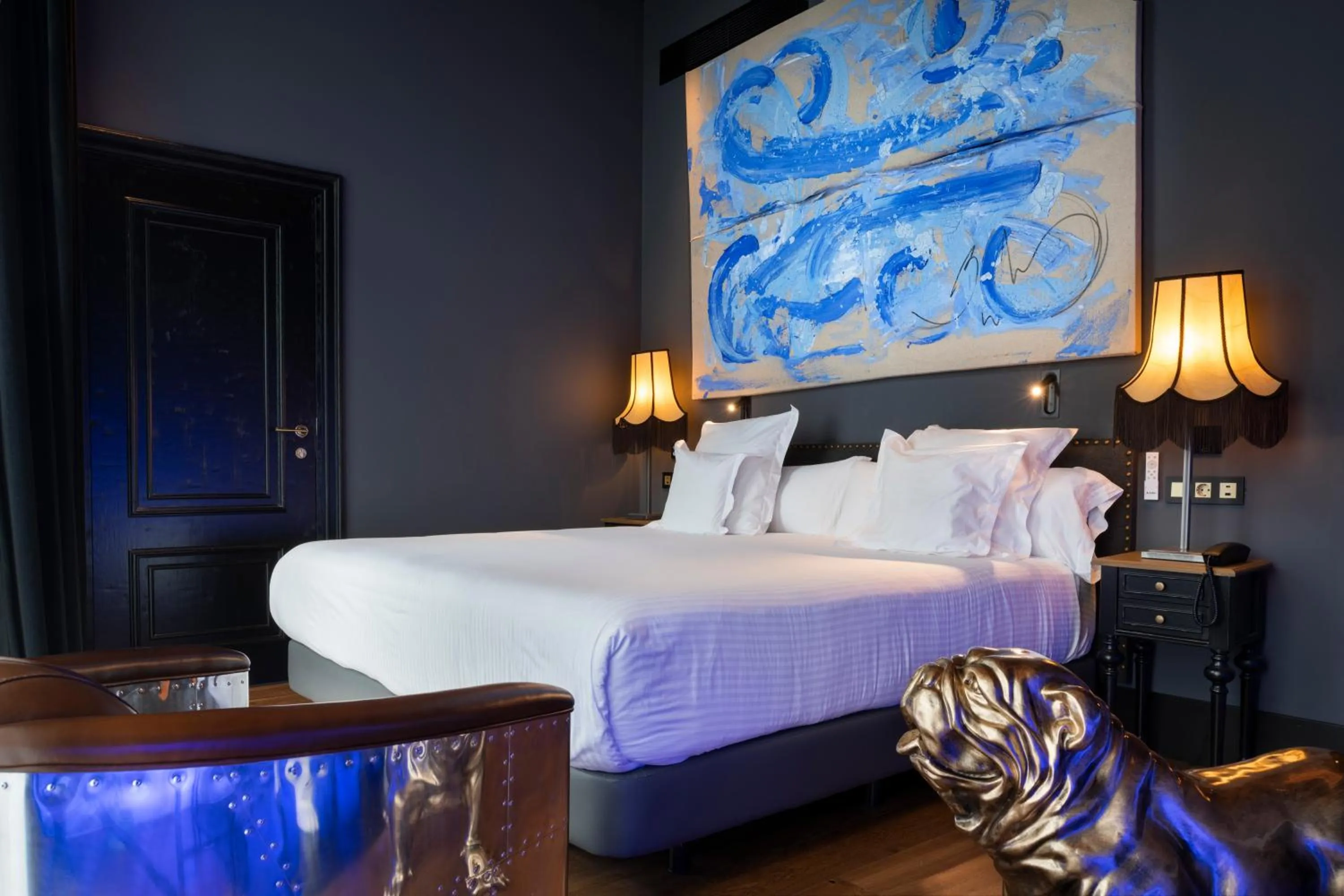 Bedroom, Bed in Hotel Lobby