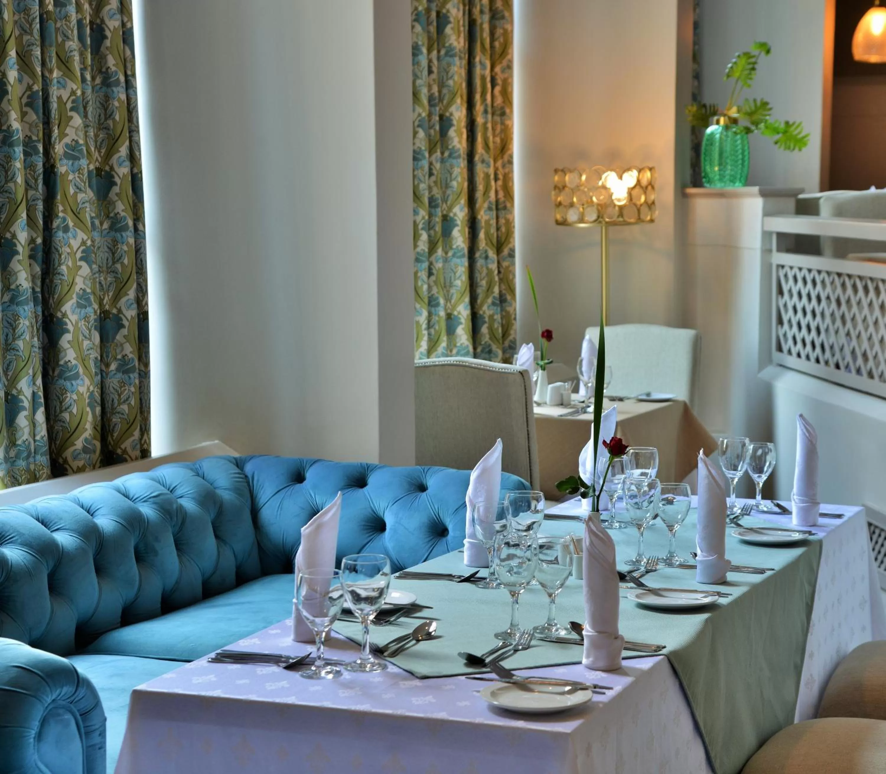 Restaurant/places to eat in Cresta Jameson Hotel