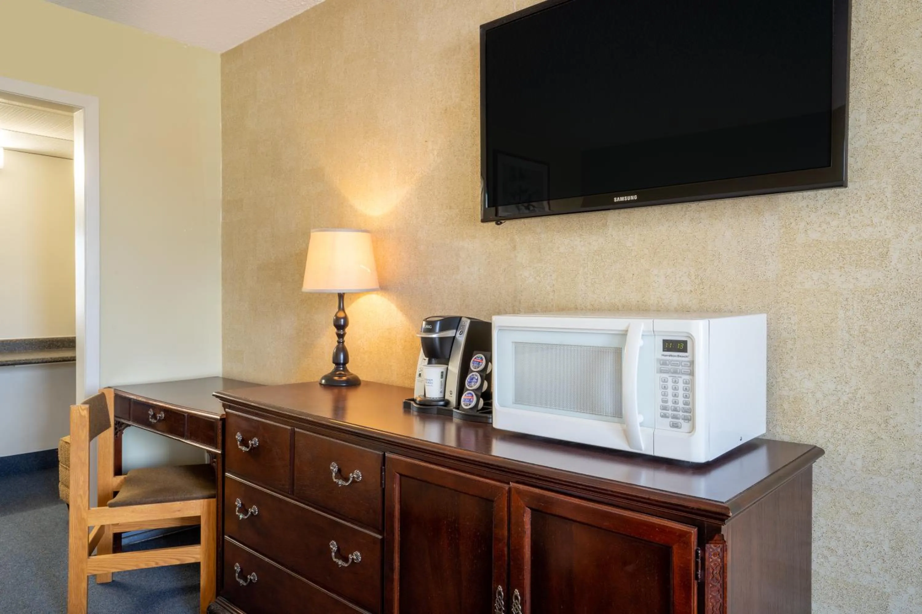 Kitchen or kitchenette in Thriftlodge by Wyndham Regina North