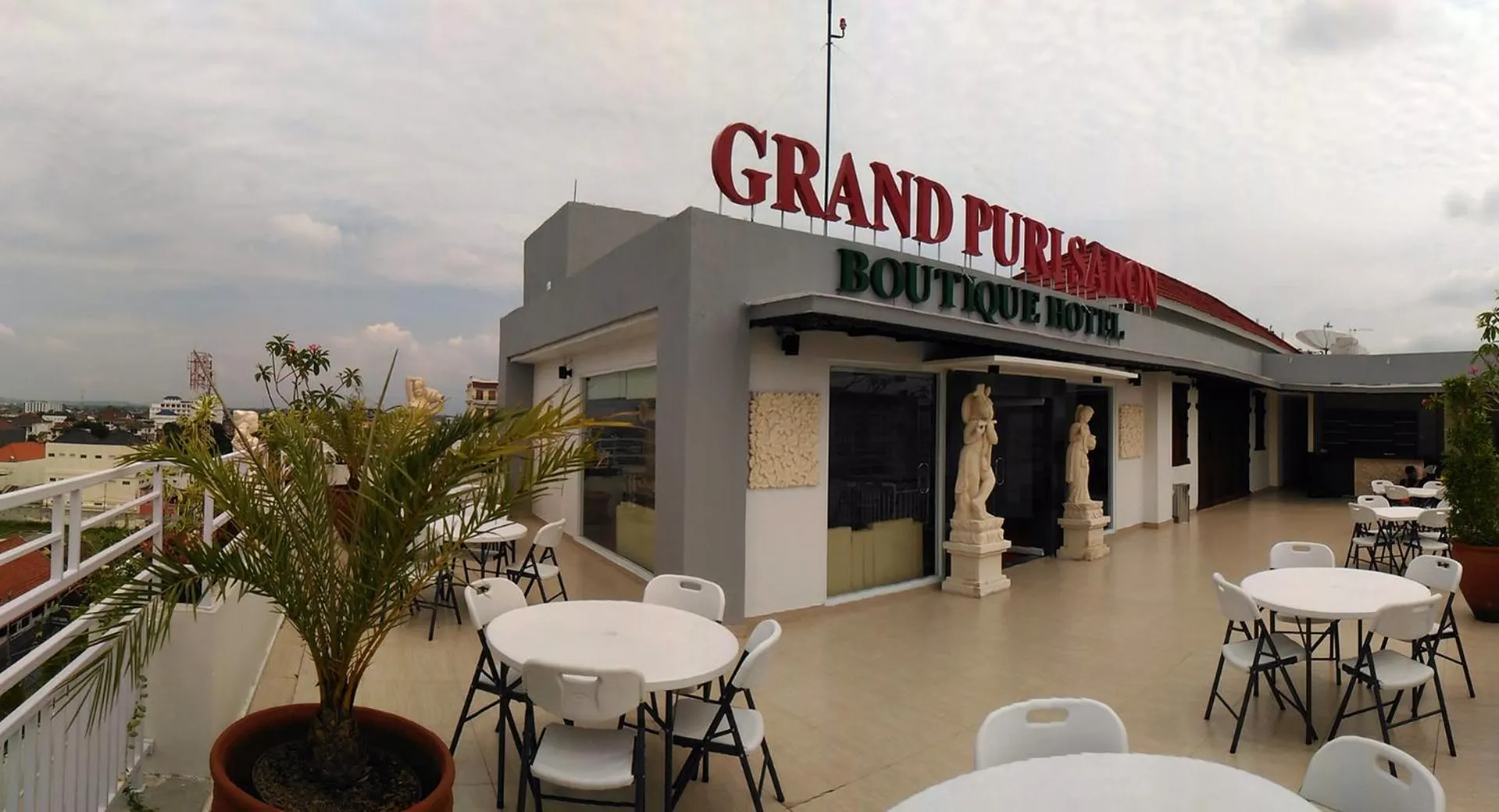 Restaurant/places to eat in Grand Puri Saron Hotel Yogyakarta