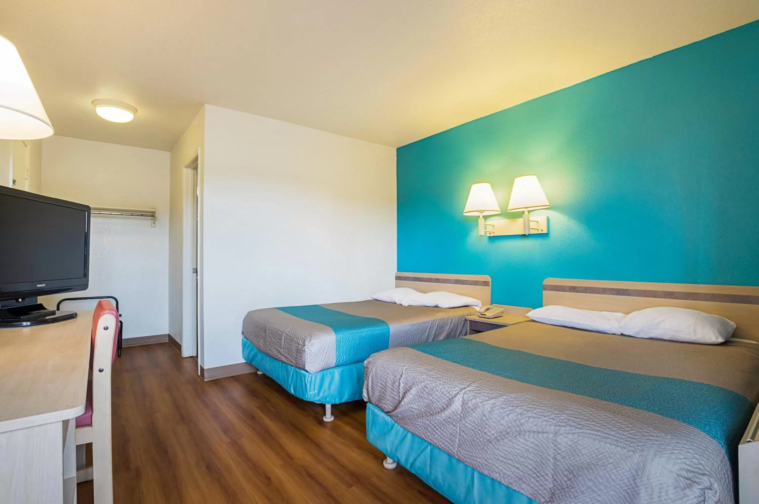 Bedroom, Bed in Motel 6-Rochester, MN