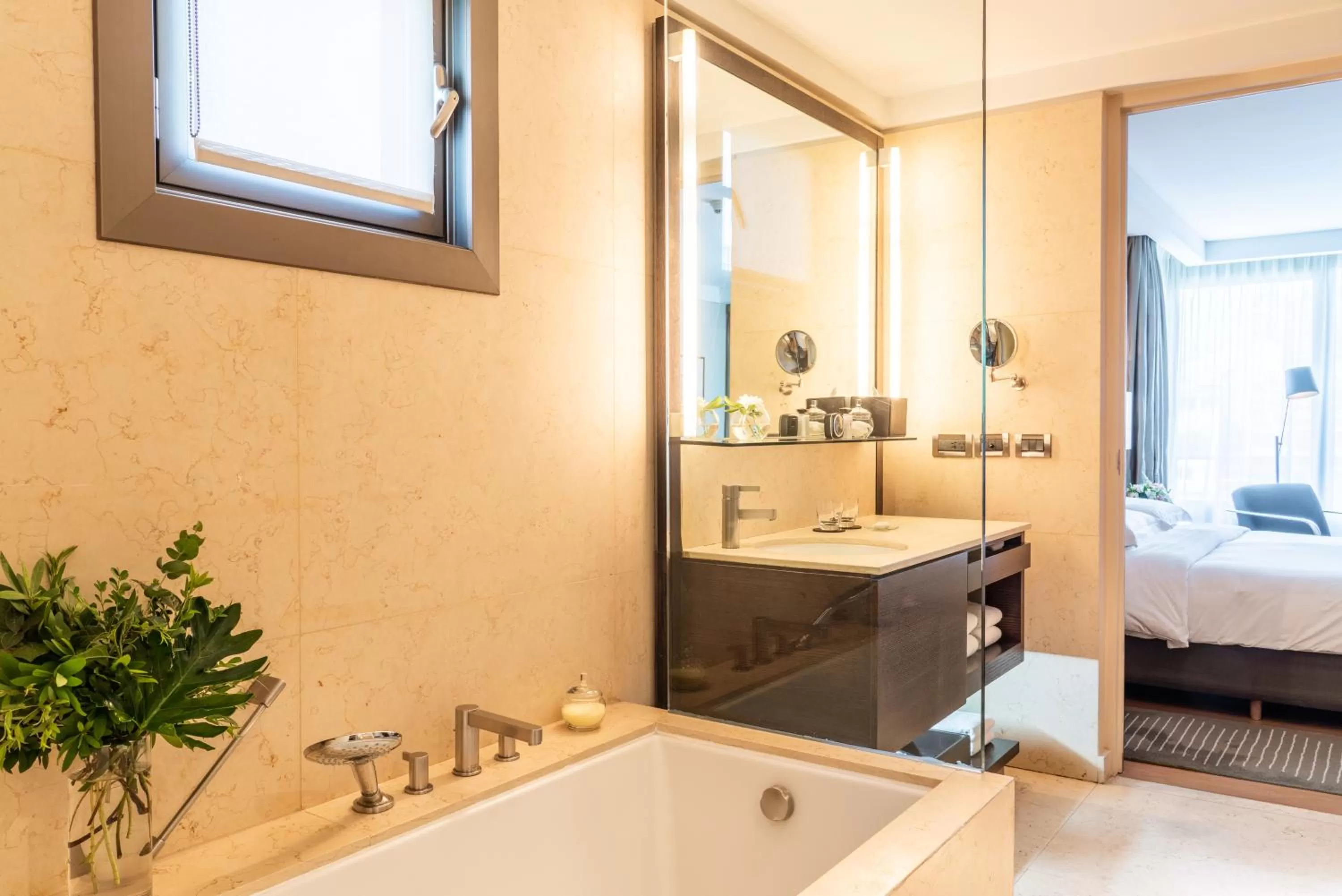 Bathroom, Bed in Palacio Duhau - Park Hyatt Buenos Aires