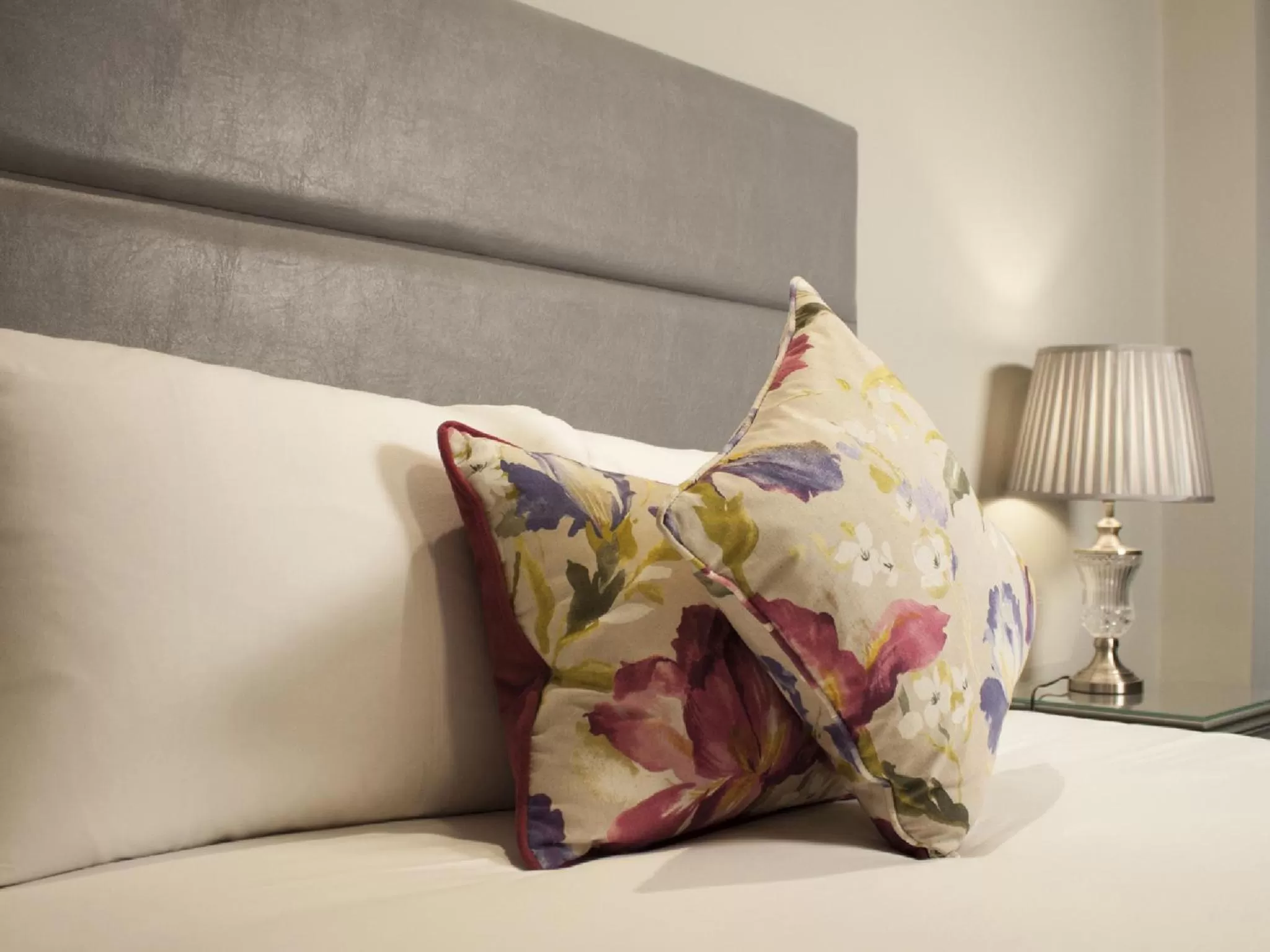 Bedroom, Bed in Forster Court Hotel