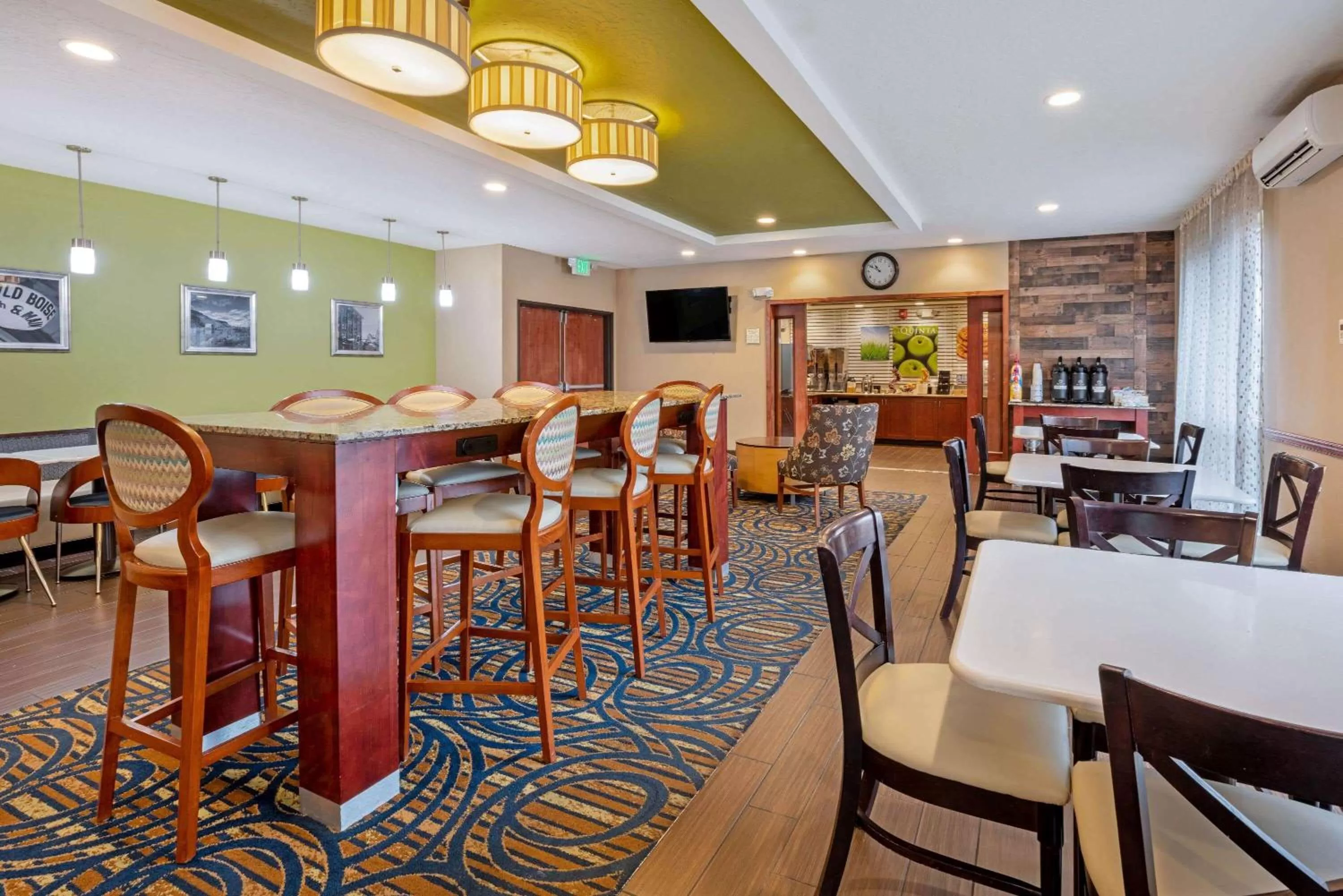 Restaurant/places to eat in La Quinta by Wyndham Boise Airport