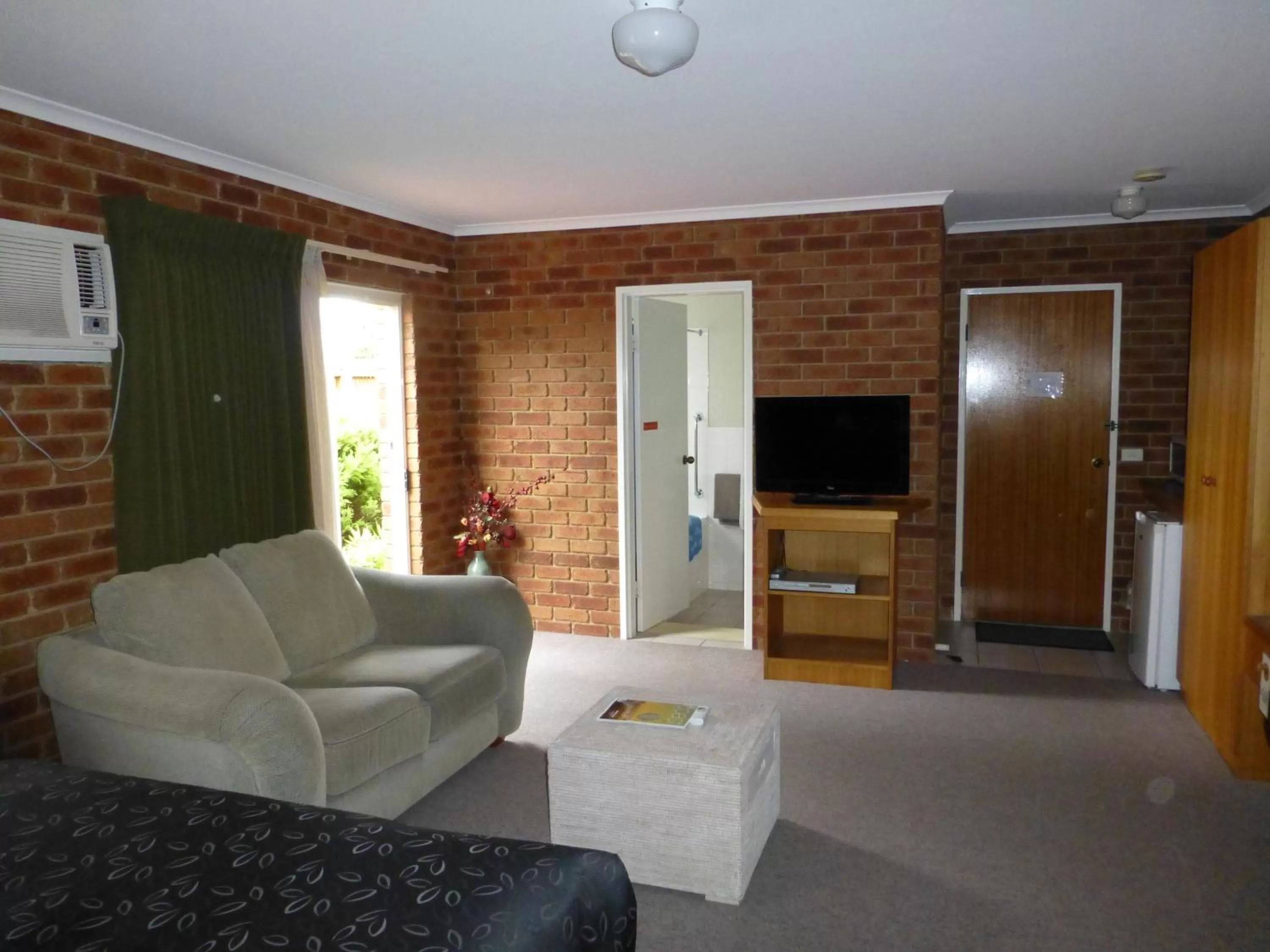 Photo of the whole room, Lounge/Bar in Inverloch Central Motor Inn