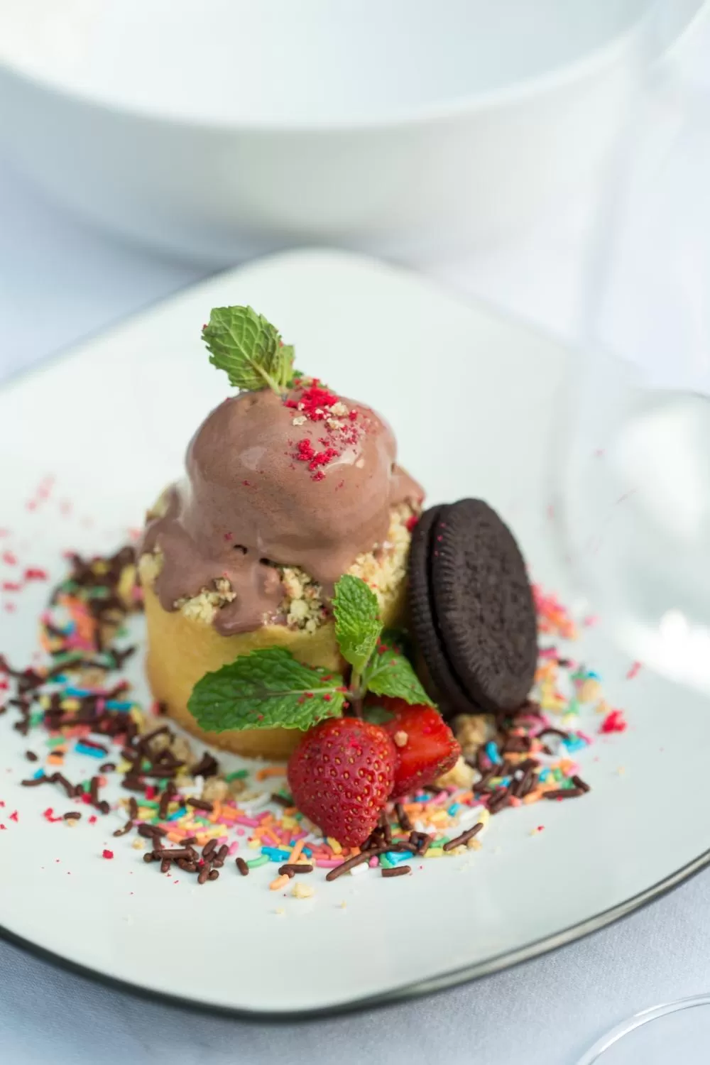 Restaurant/places to eat in Holiday Inn Cikarang Jababeka by IHG