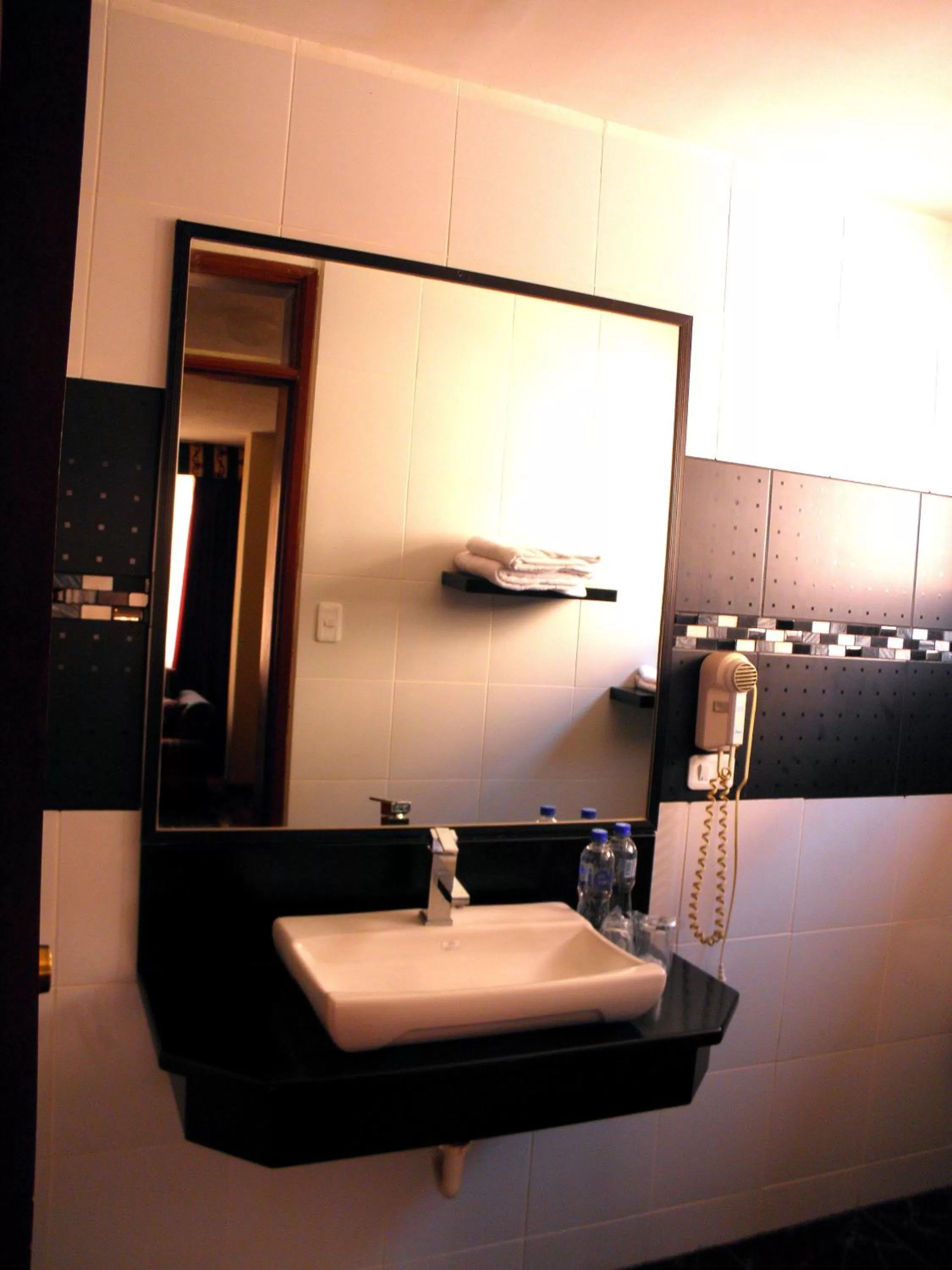 Toilet, Bathroom in La Carolina Inn