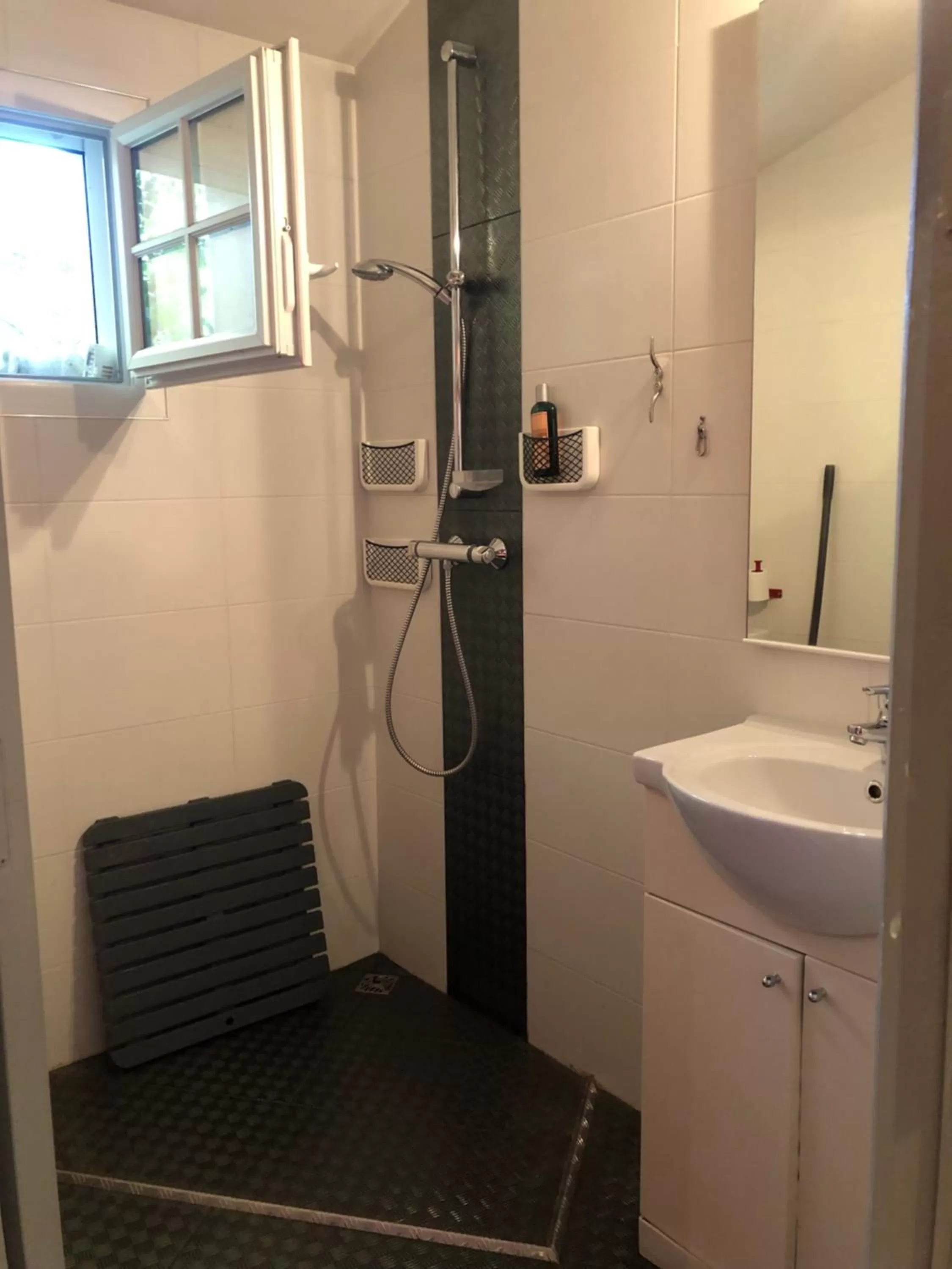 Bathroom in L Atypique