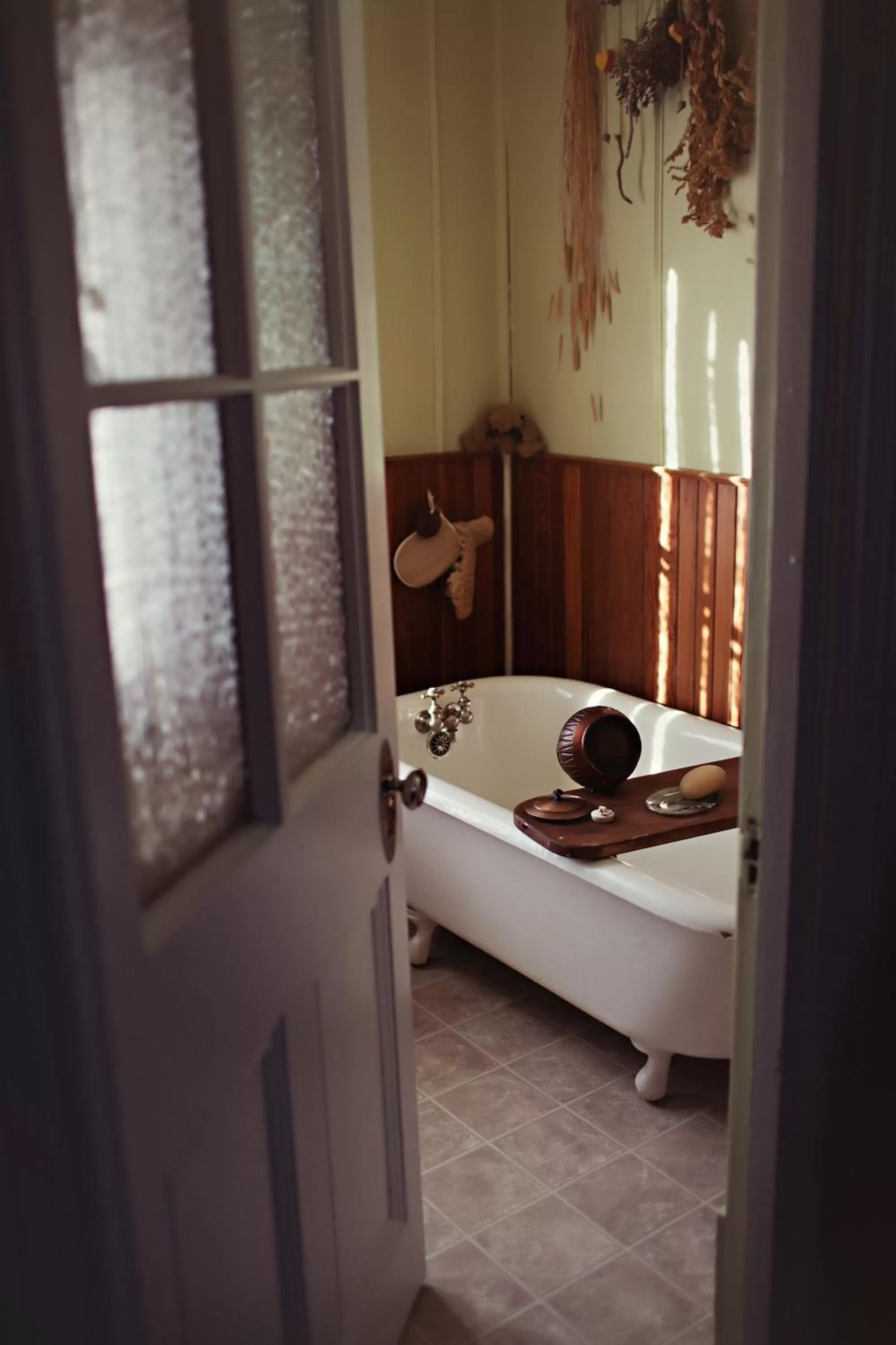 Bathroom, Bed in Auberge Carpe Diem