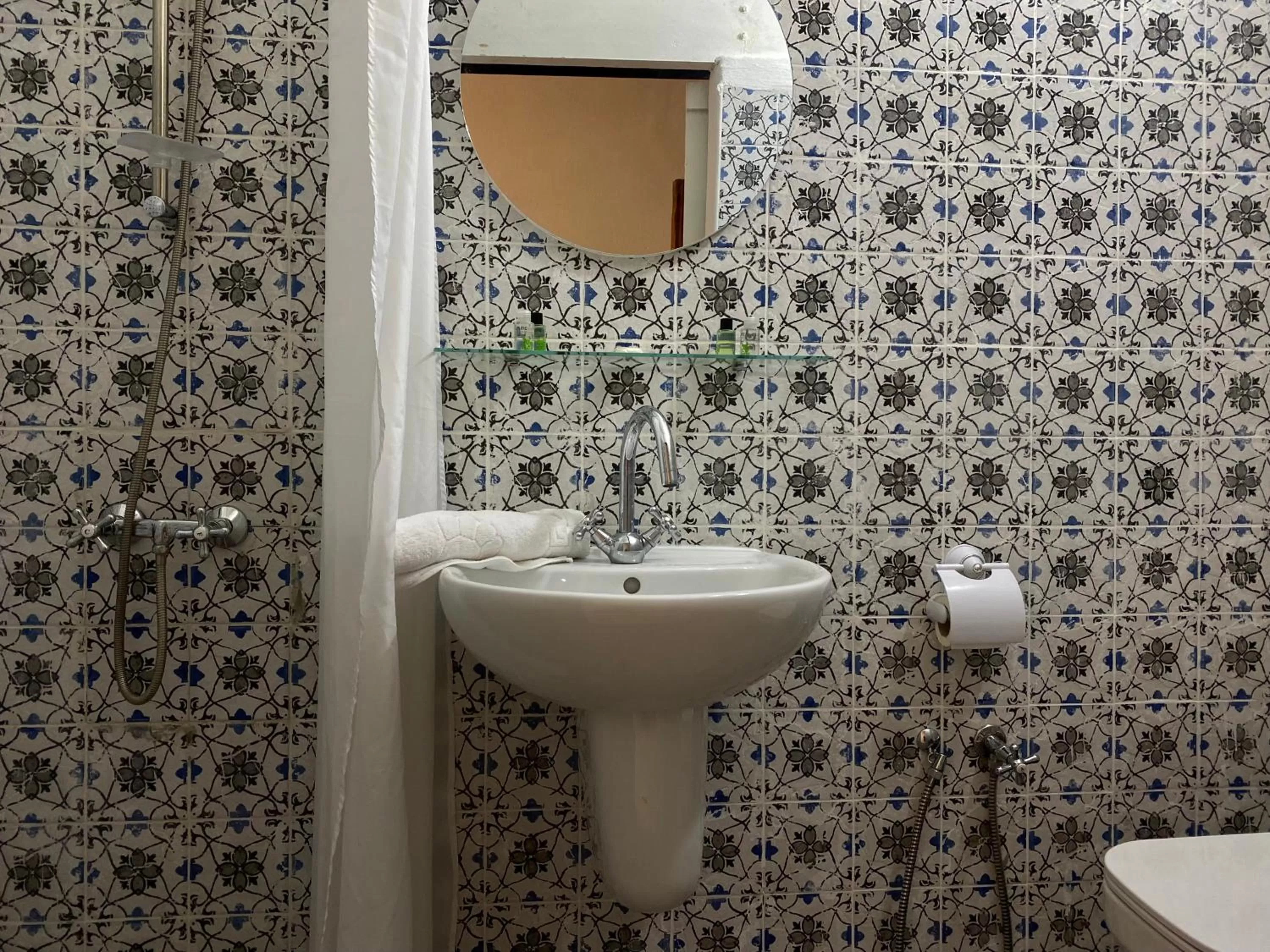 Toilet in Hôtel Djerba Authentique - Au centre de Midoun