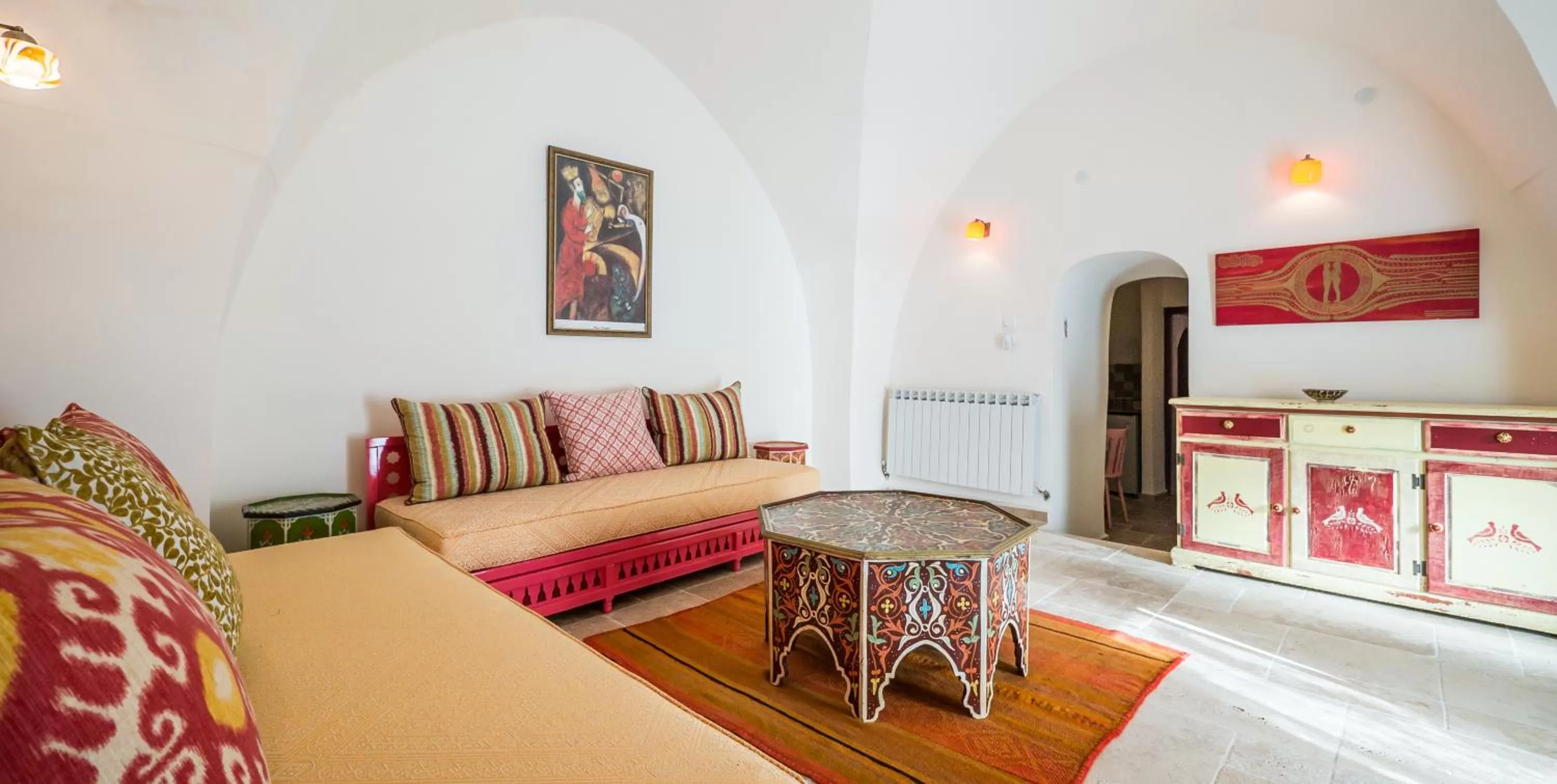 Decorative detail, Bed in The Way Inn - Boutique Suites