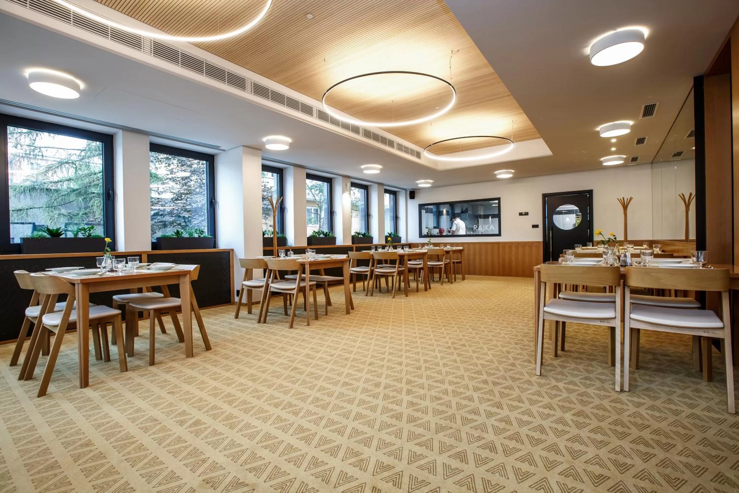 Restaurant/places to eat in Hotel Rajka