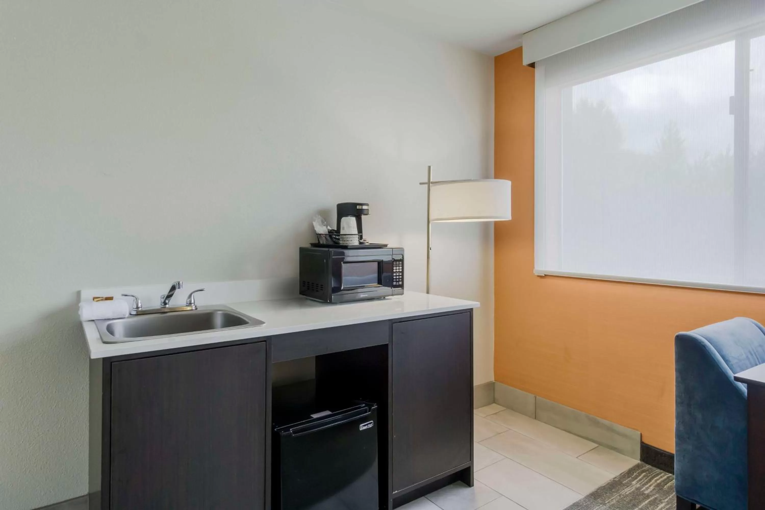 Bedroom in Best Western Plus Renton Inn