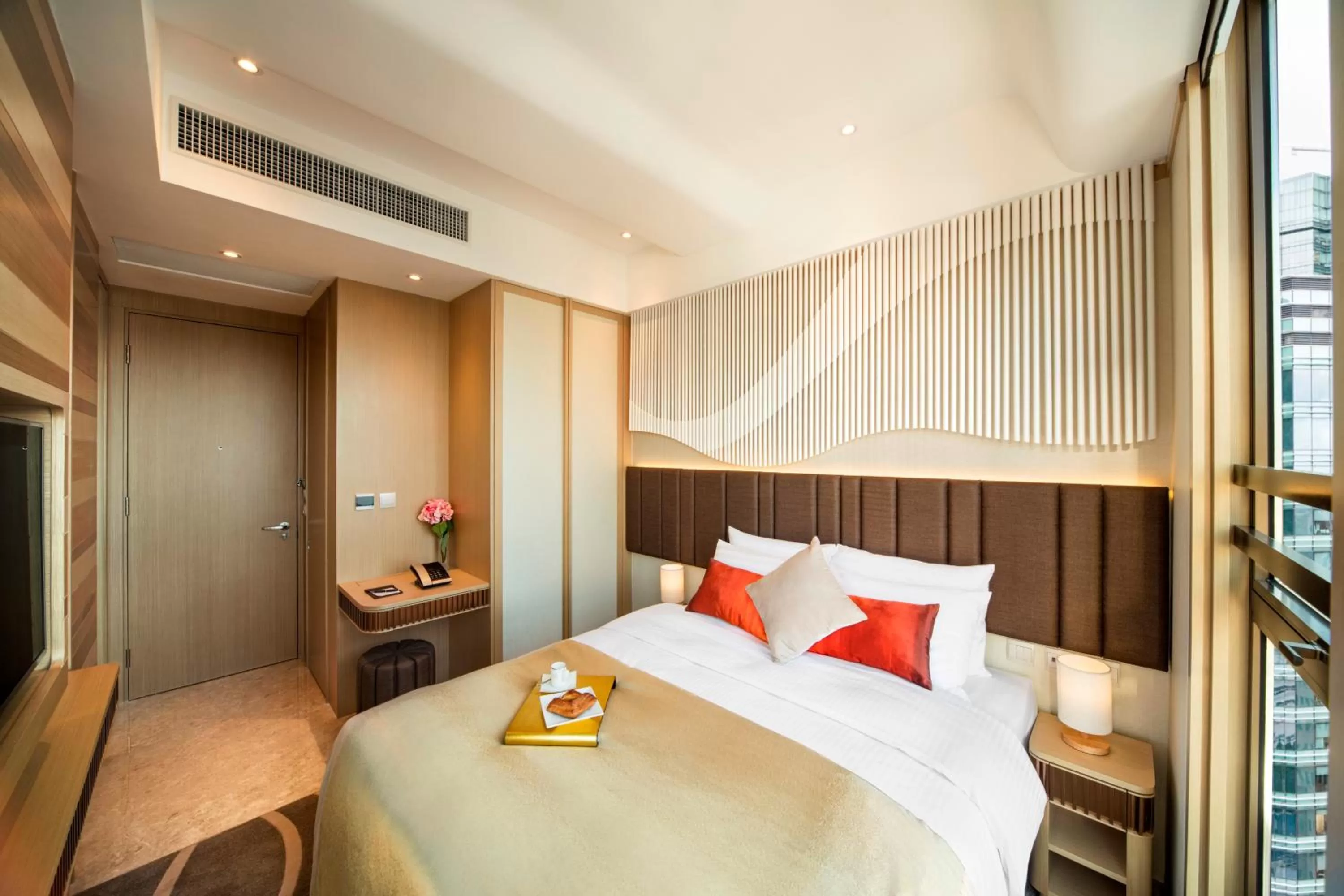 Bedroom, Bed in Burlington Hotel