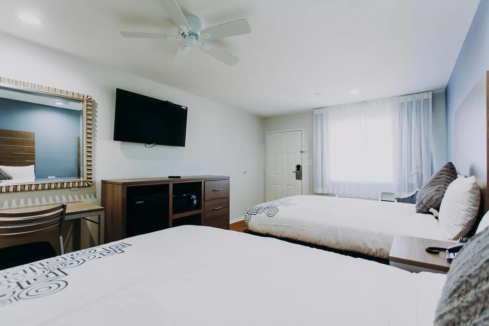 Bedroom, Bed in Scottish Inn & Suites - Kemah Boardwalk
