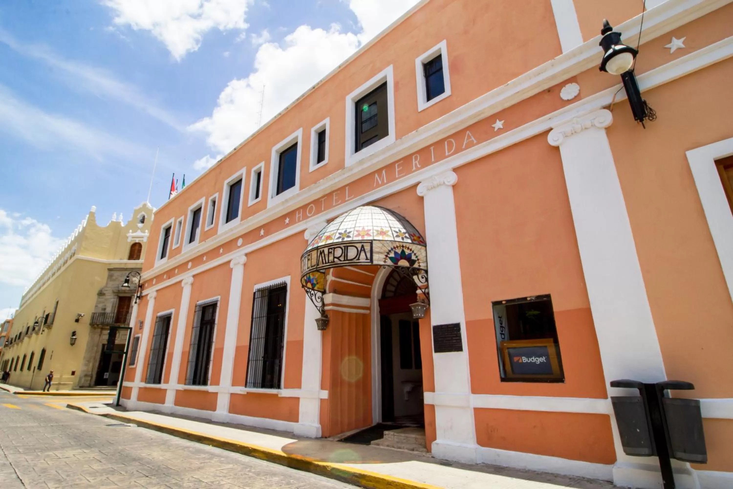 Property building in Hotel Merida